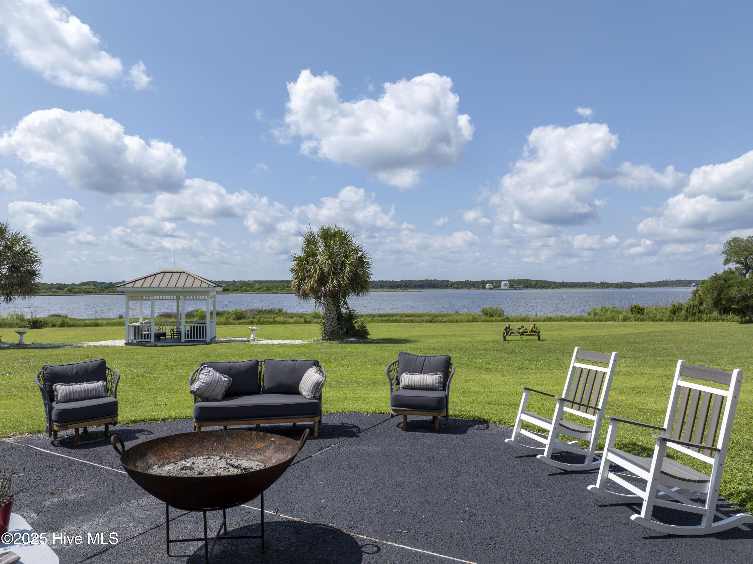 4 Hunter Heath Drive