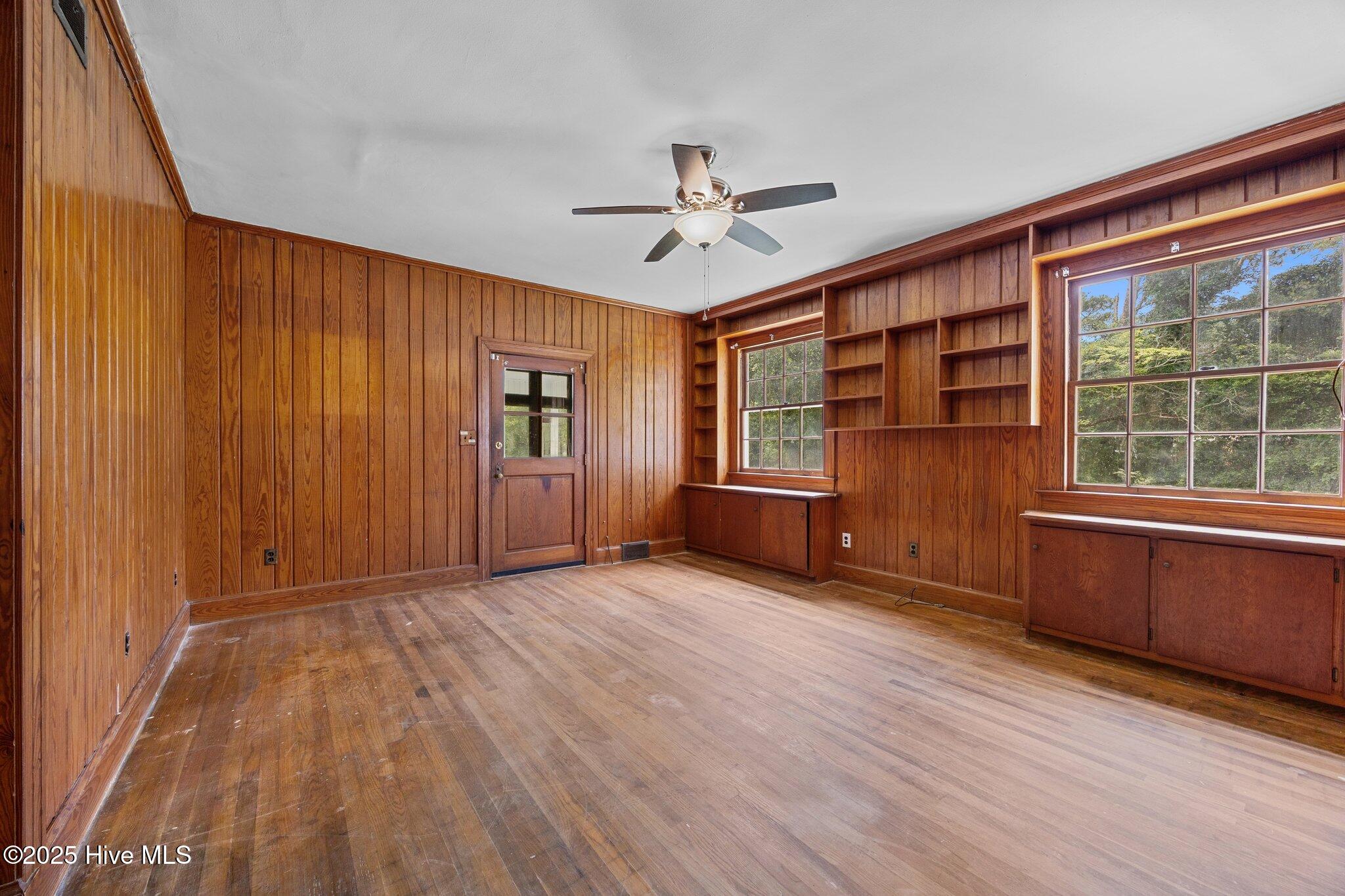 1200 W Lenoir Avenue