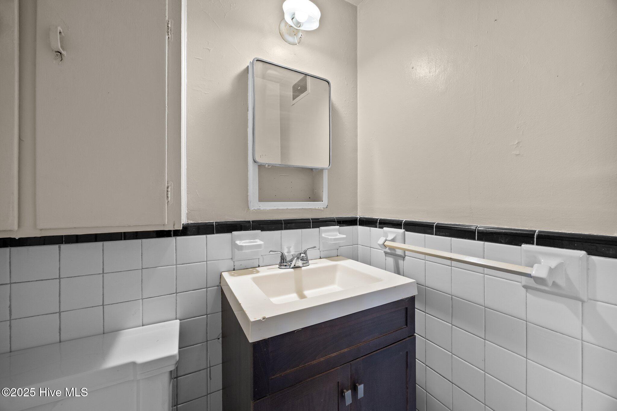 1200 W Lenoir Avenue