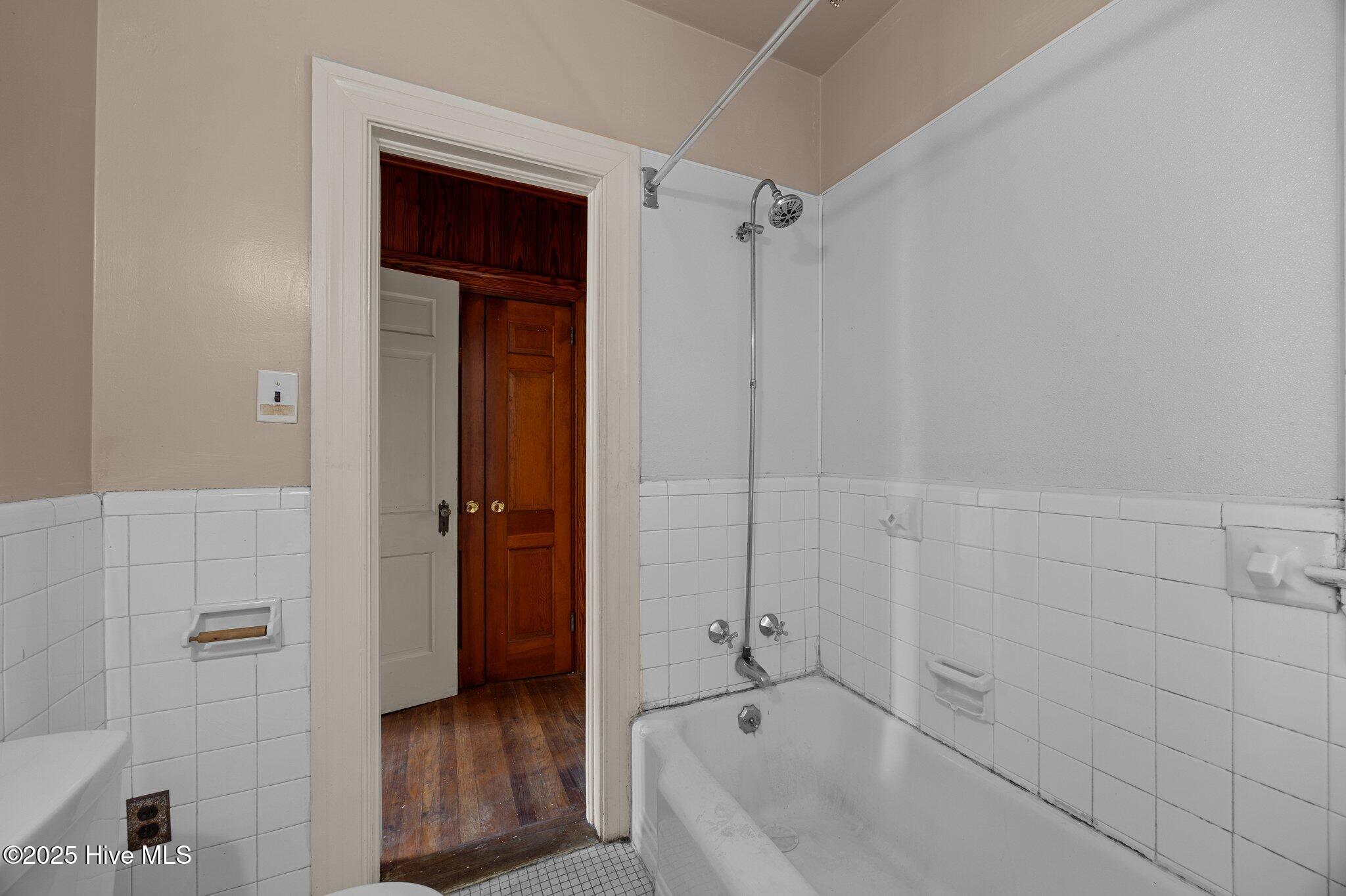 1200 W Lenoir Avenue