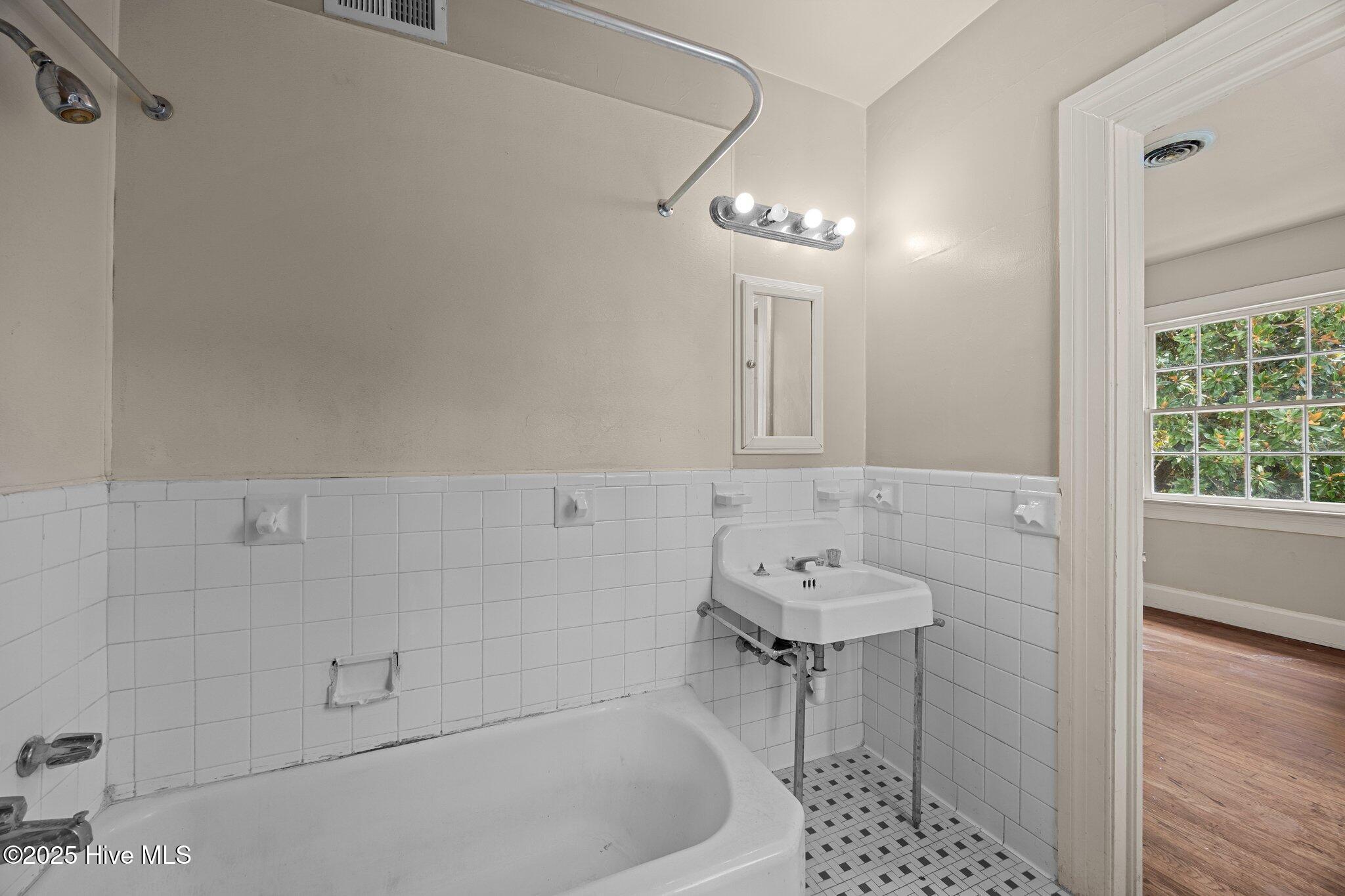 1200 W Lenoir Avenue