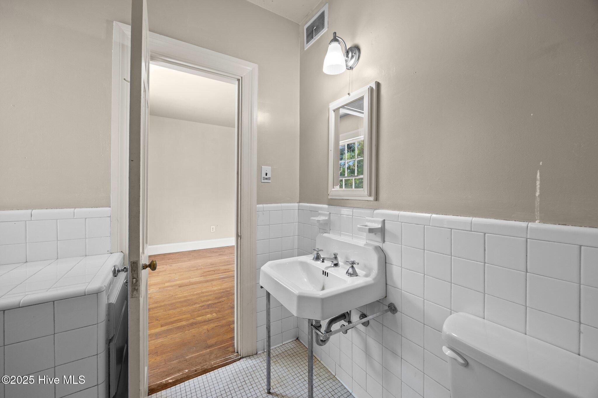 1200 W Lenoir Avenue