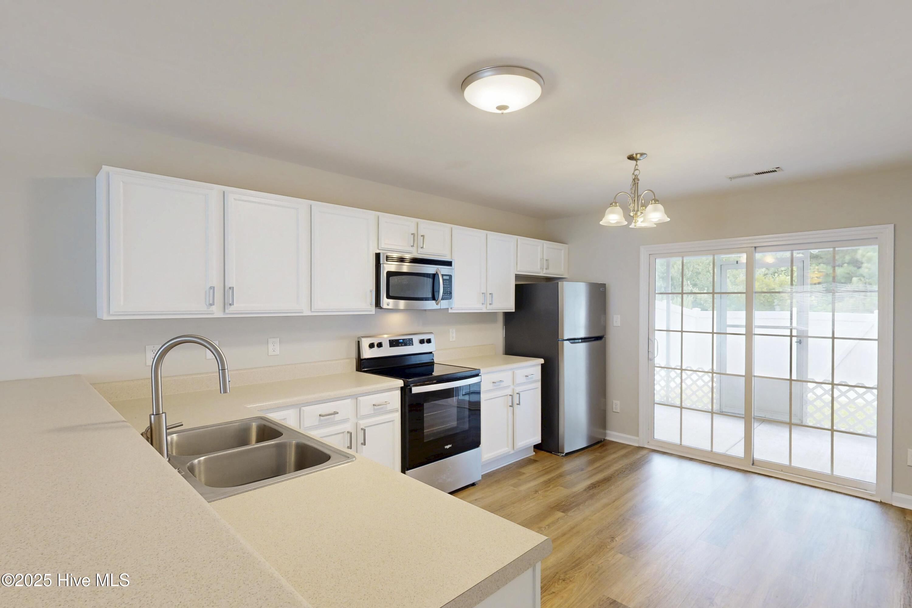 8006 Banister Loop