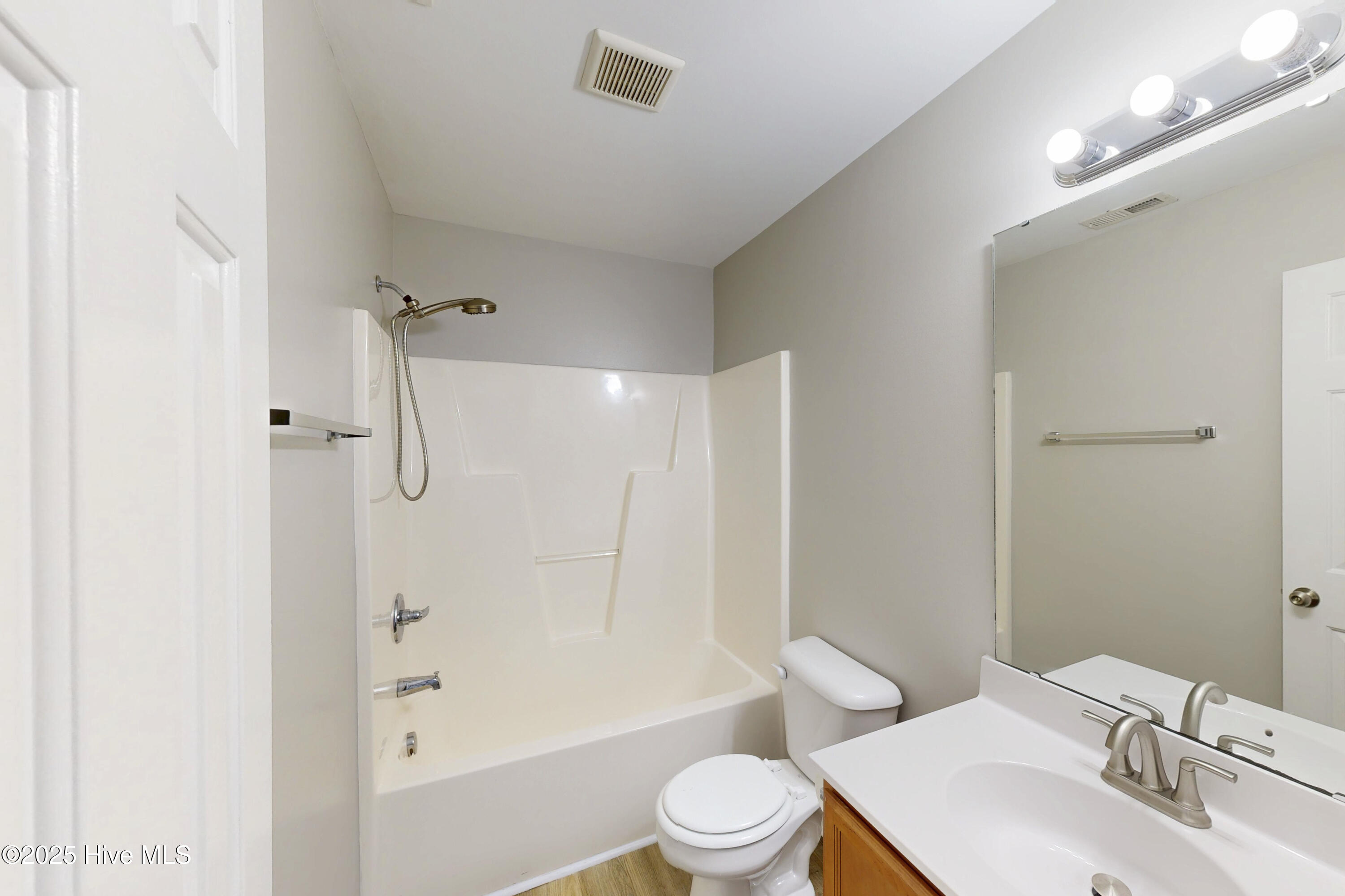 8006 Banister Loop