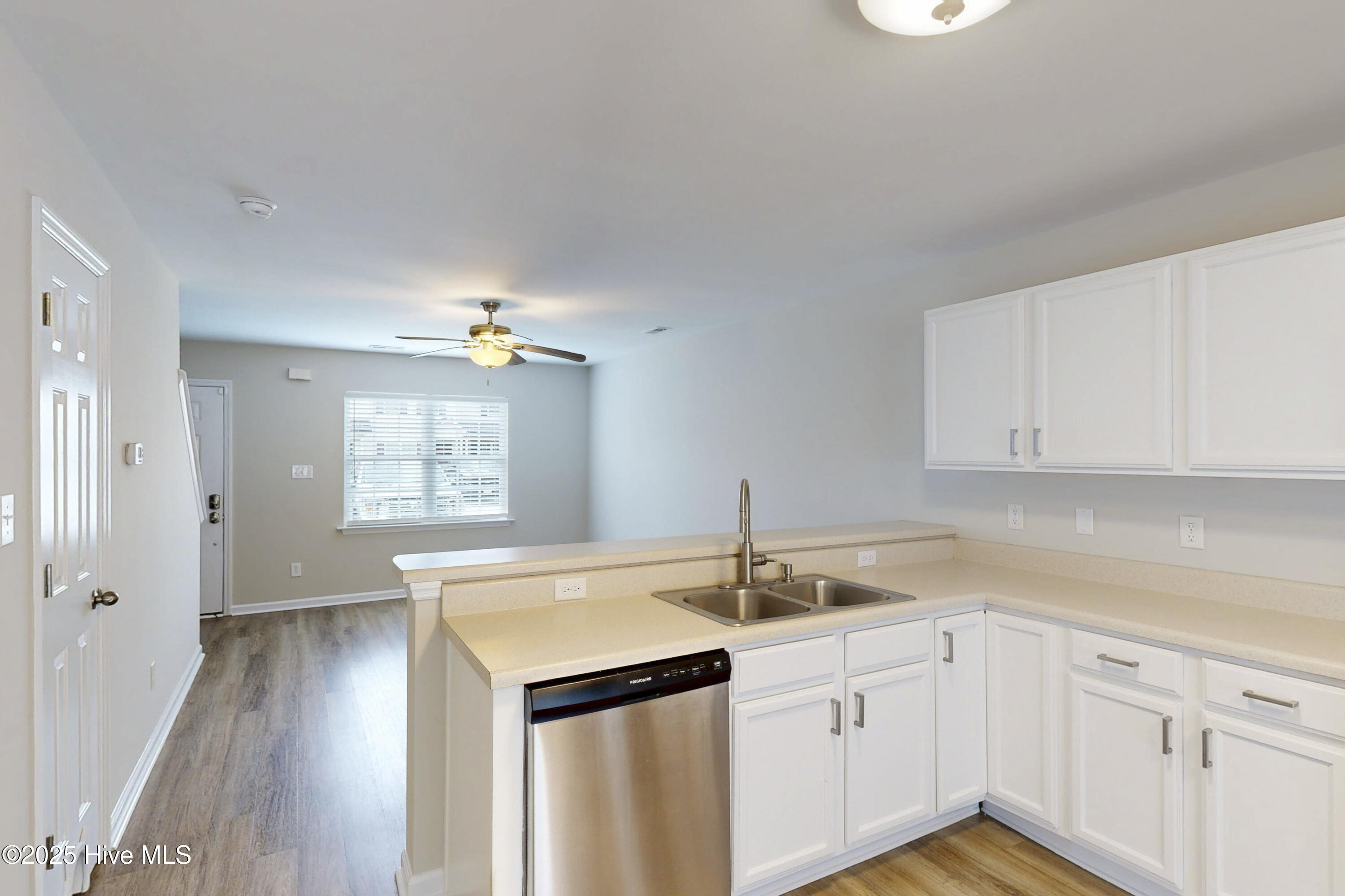 8006 Banister Loop