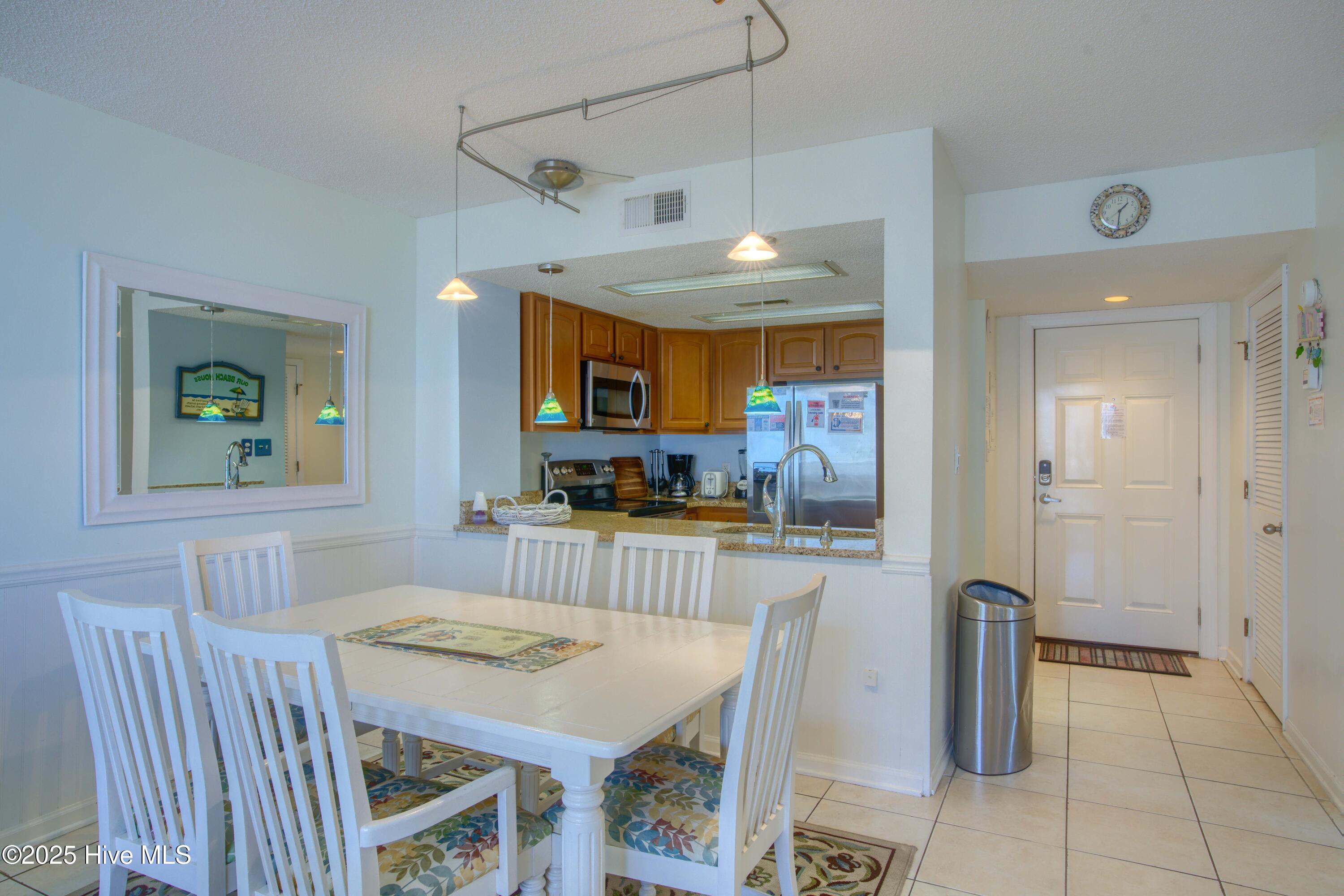 2000 New River Inlet Road, 3303