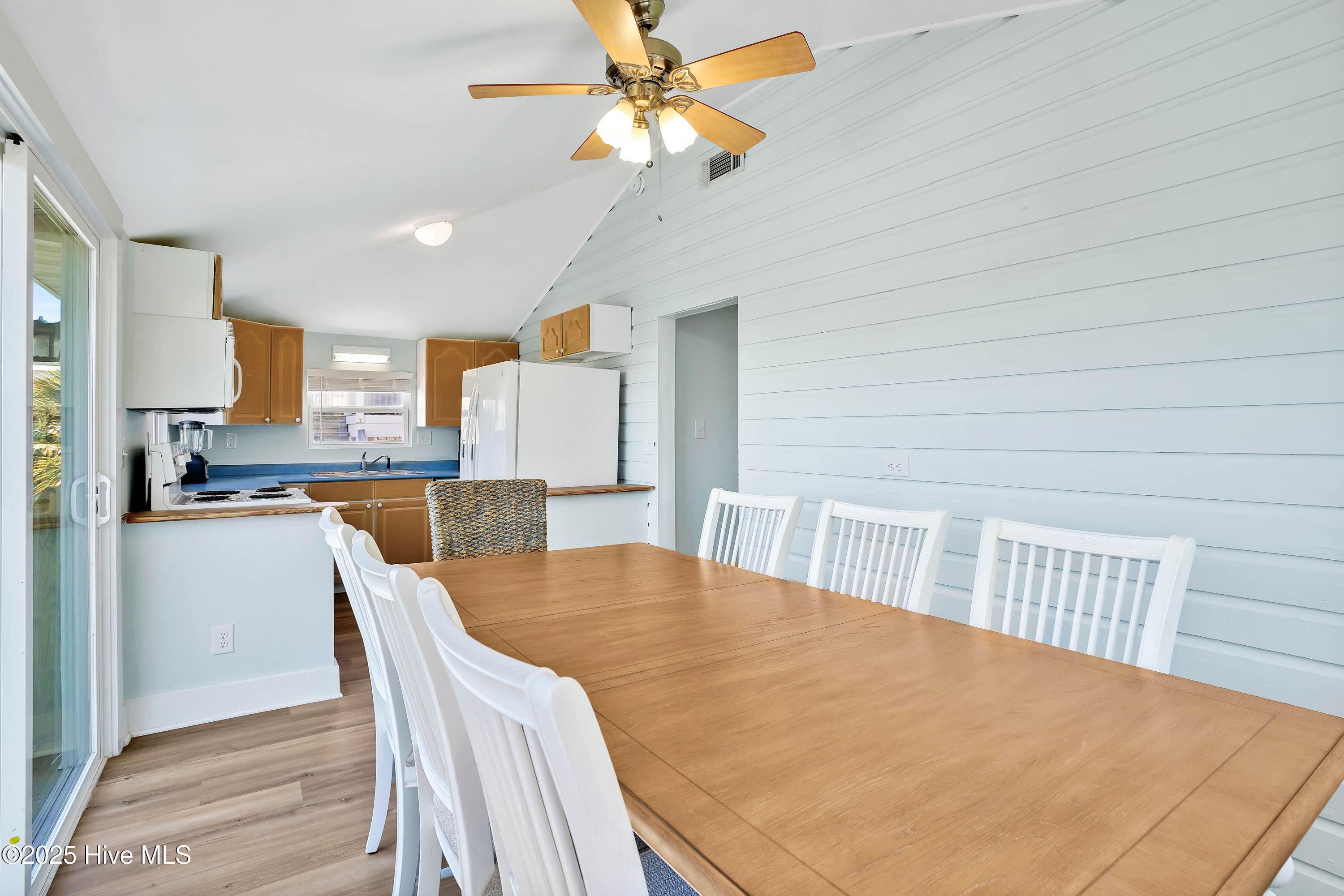 806 Carolina Beach Avenue S