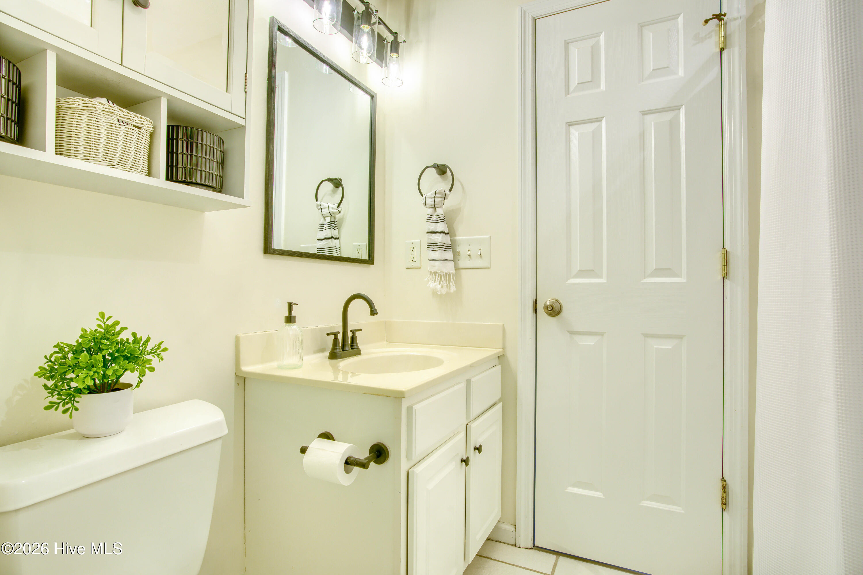 1125 S Topsail Drive