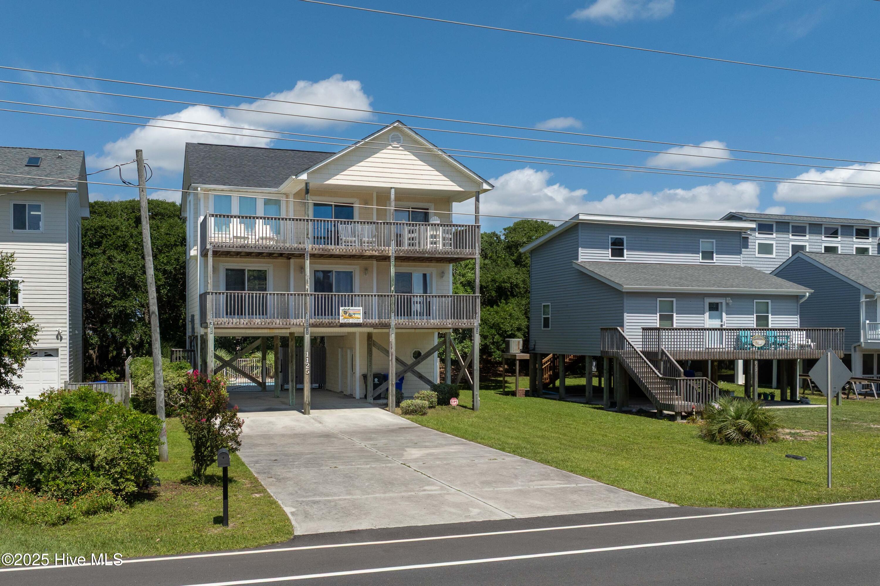 1125 S Topsail Drive