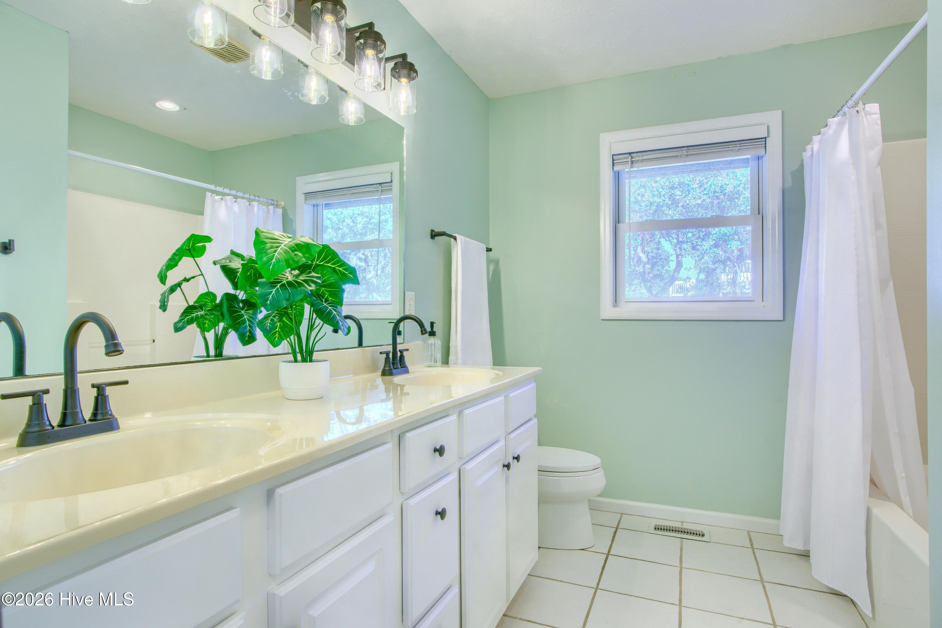 1125 S Topsail Drive