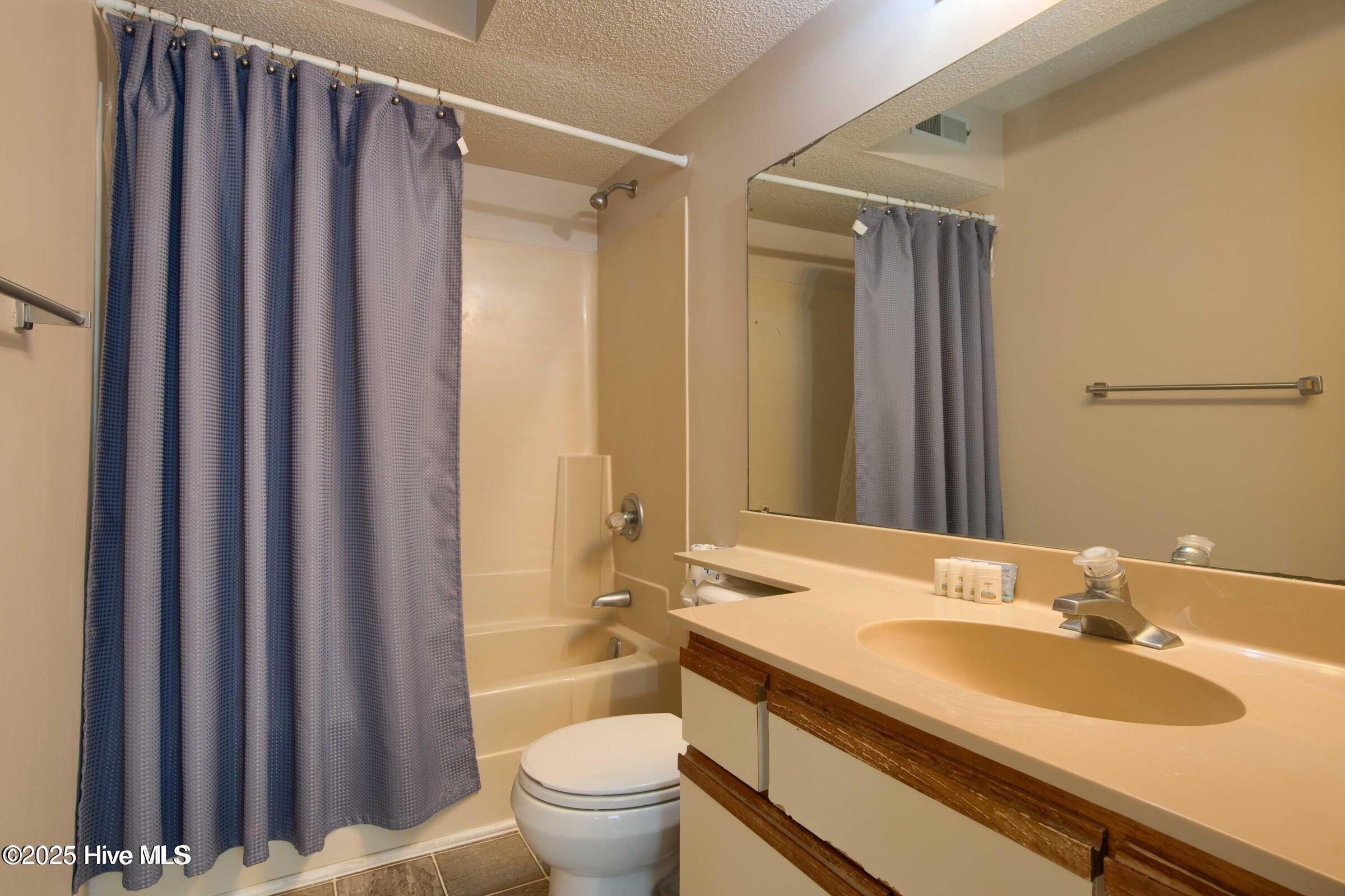 2000 New River Inlet Road, 1207