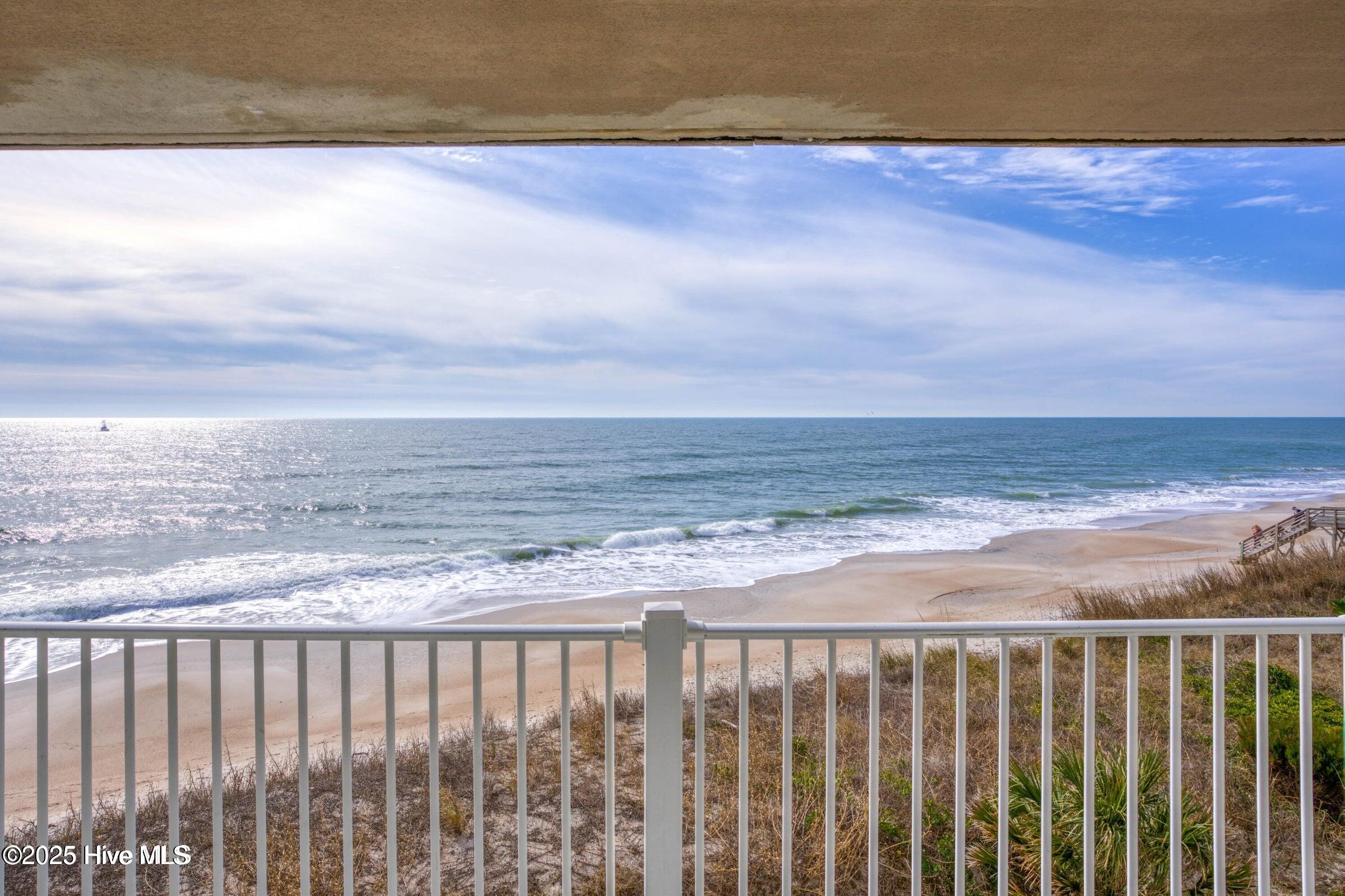 2000 New River Inlet Road, 1207