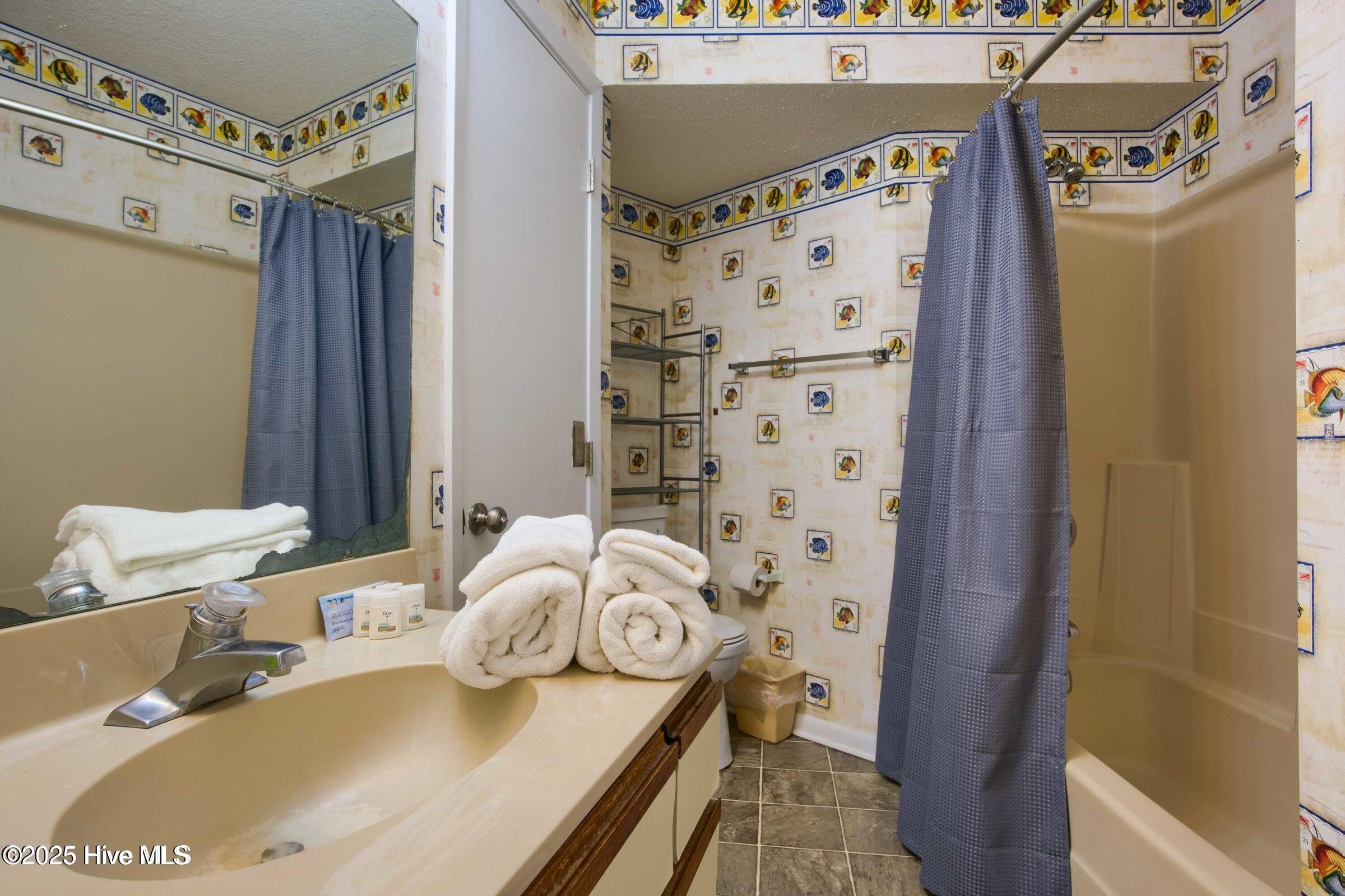 2000 New River Inlet Road, 1207