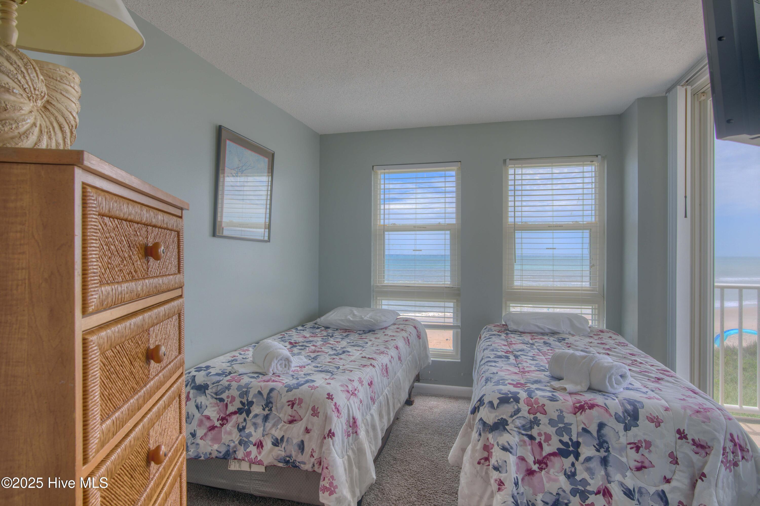 2000 New River Inlet Road, 1207