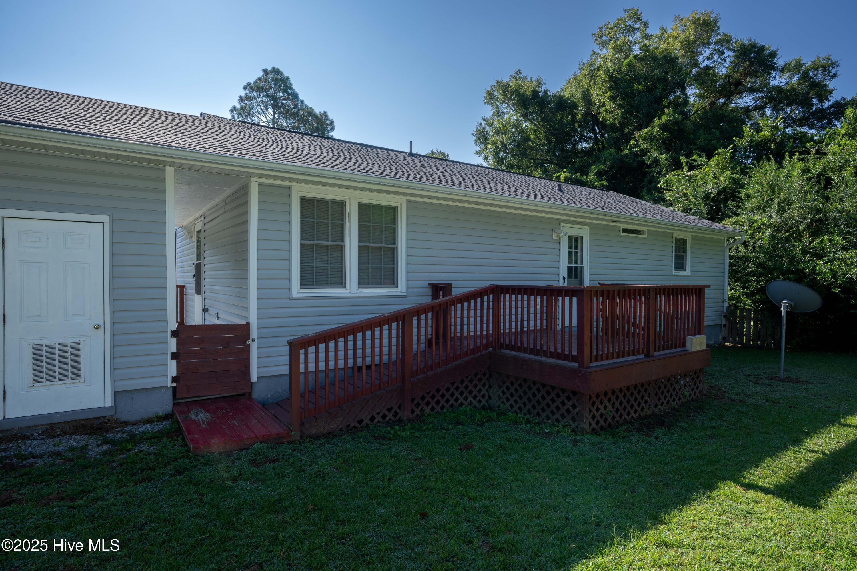 1003 River Street