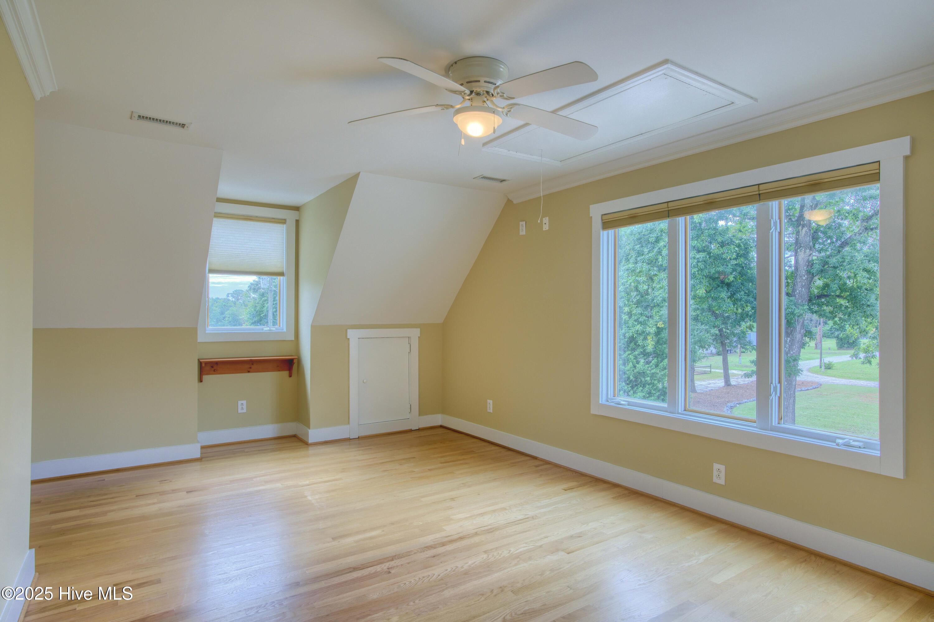 112 Midland Lane