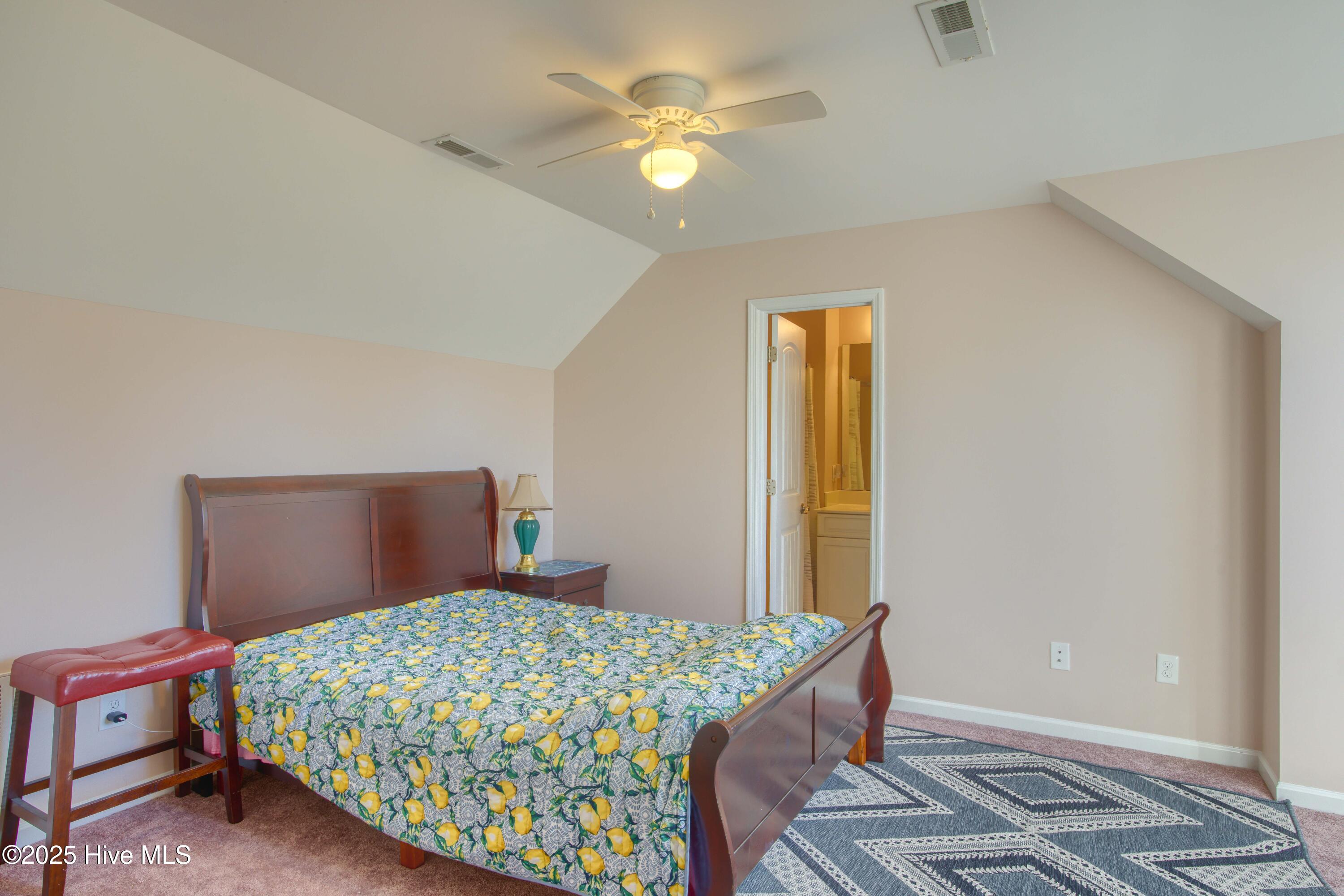 102 Whimbrel Way, Hampstead