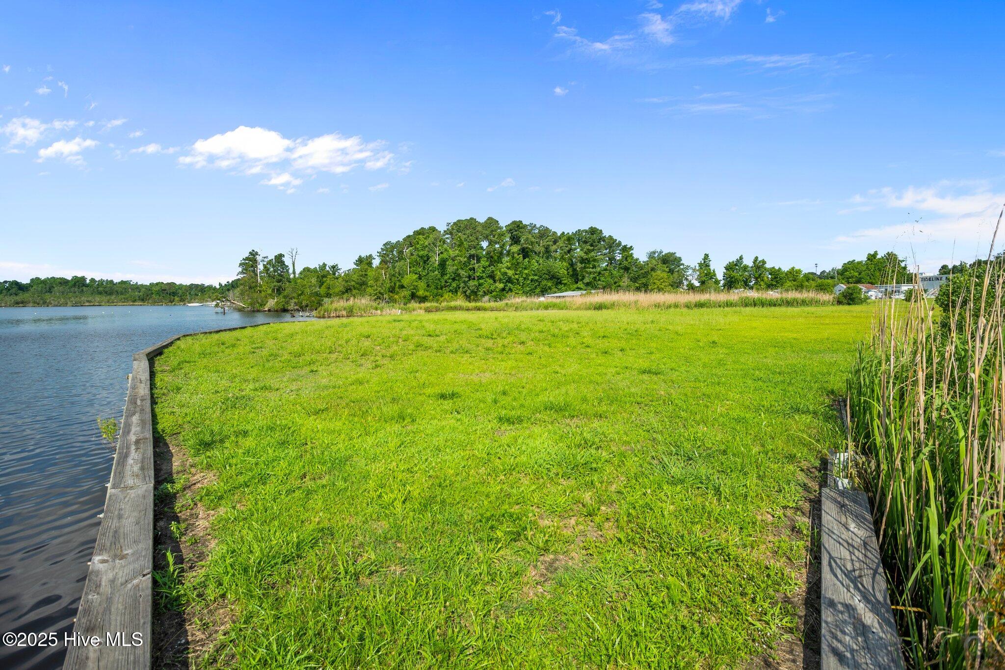 000 Old Bridge Street