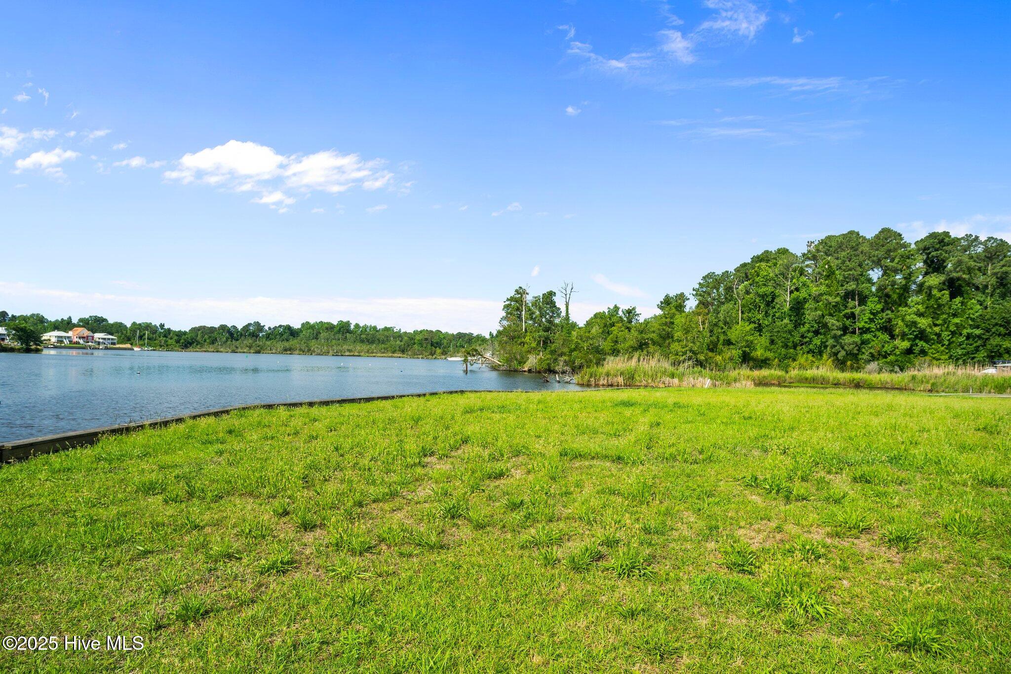 000 Old Bridge Street