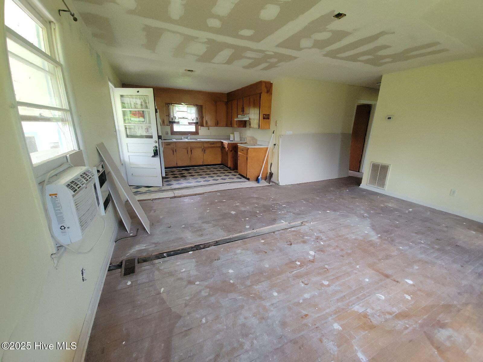 306 Bond Lane
