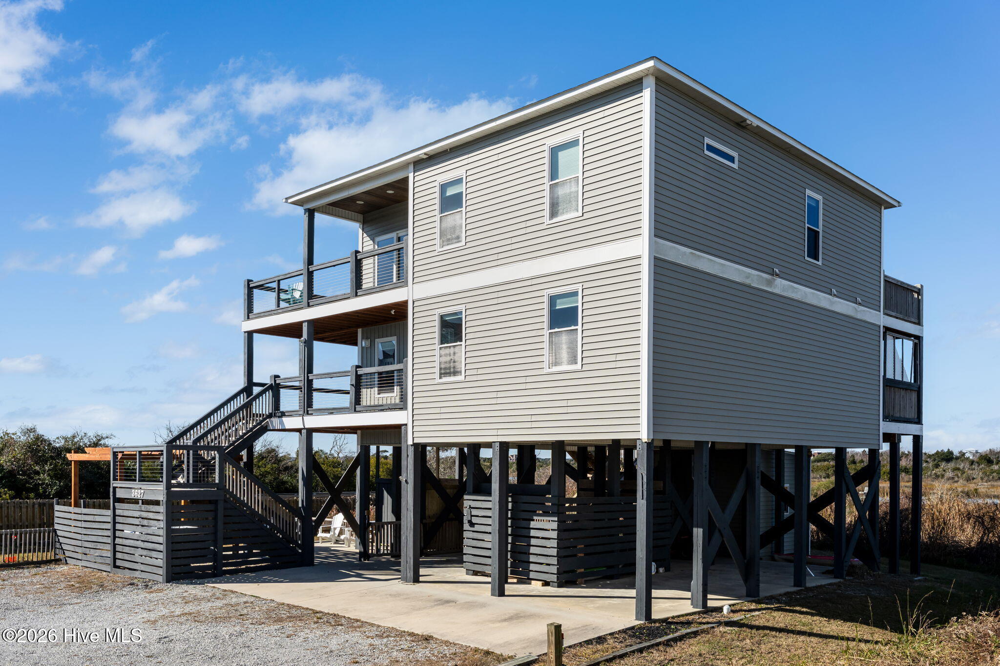 3627 Island Drive