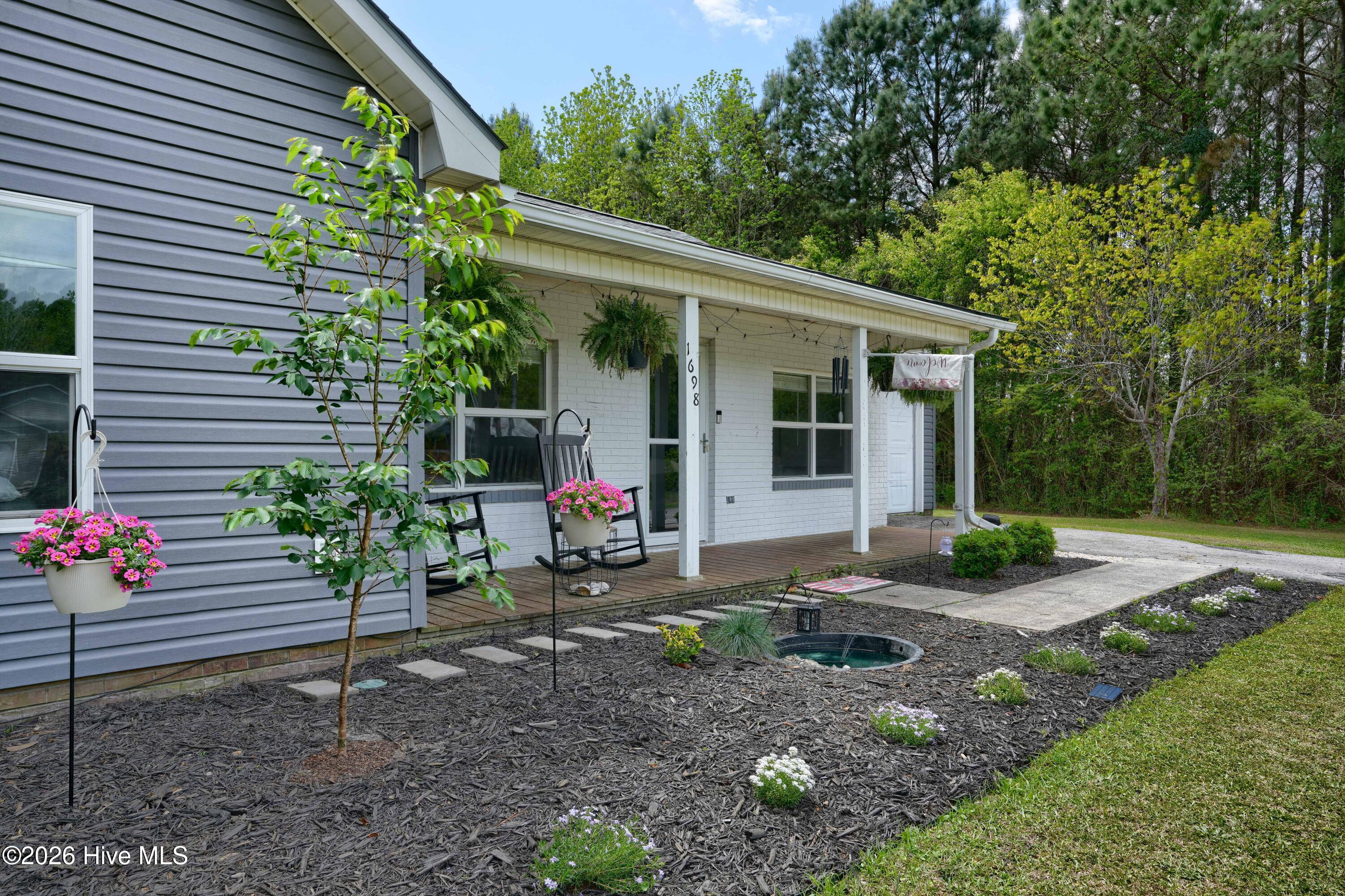 1698 Old Folkstone Road