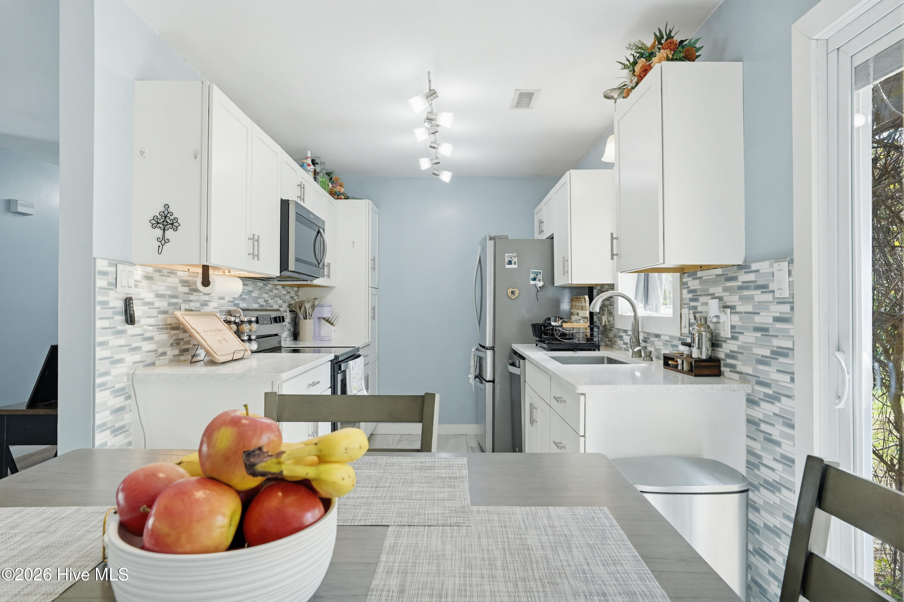 1698 Old Folkstone Road