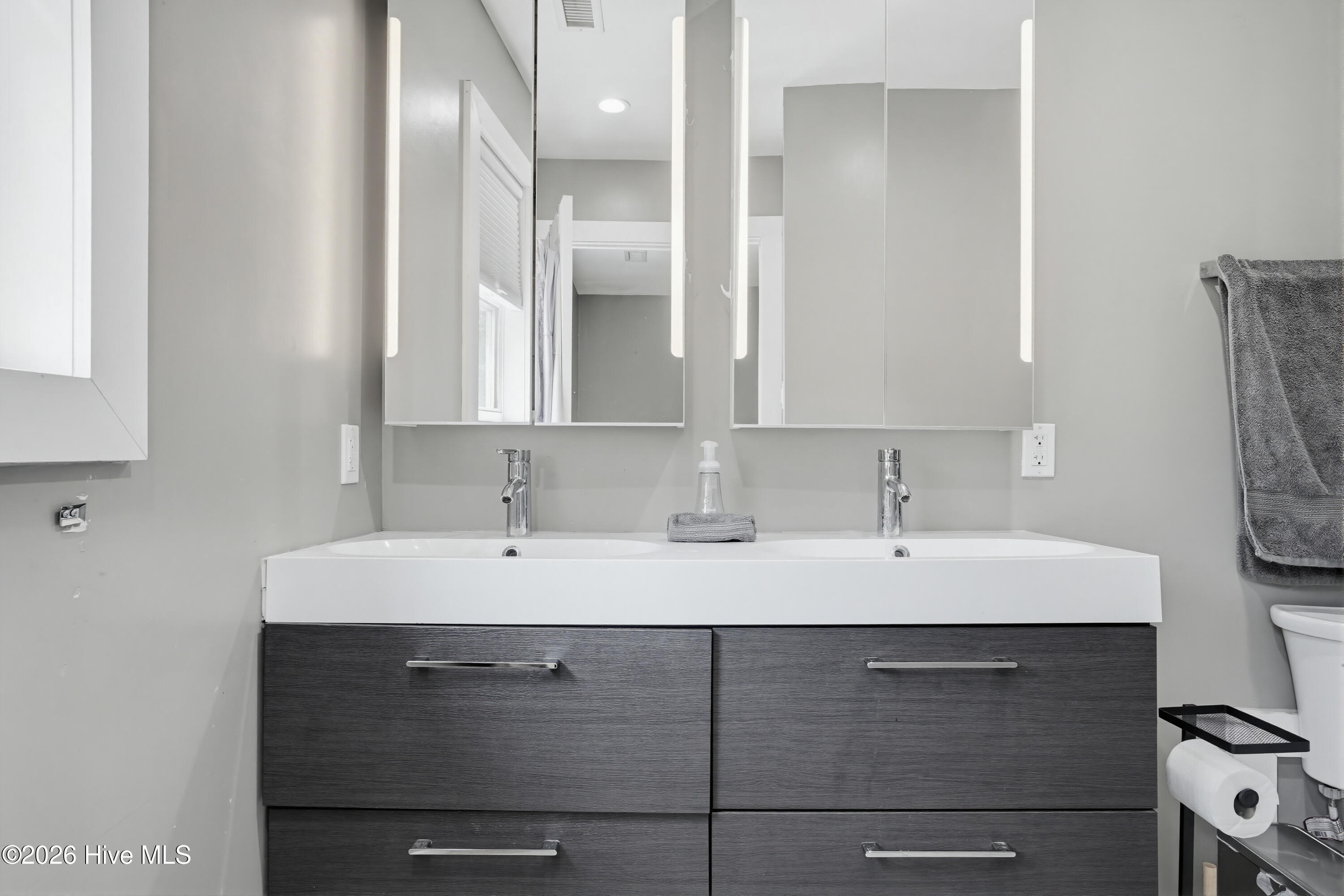 1698 Old Folkstone Road