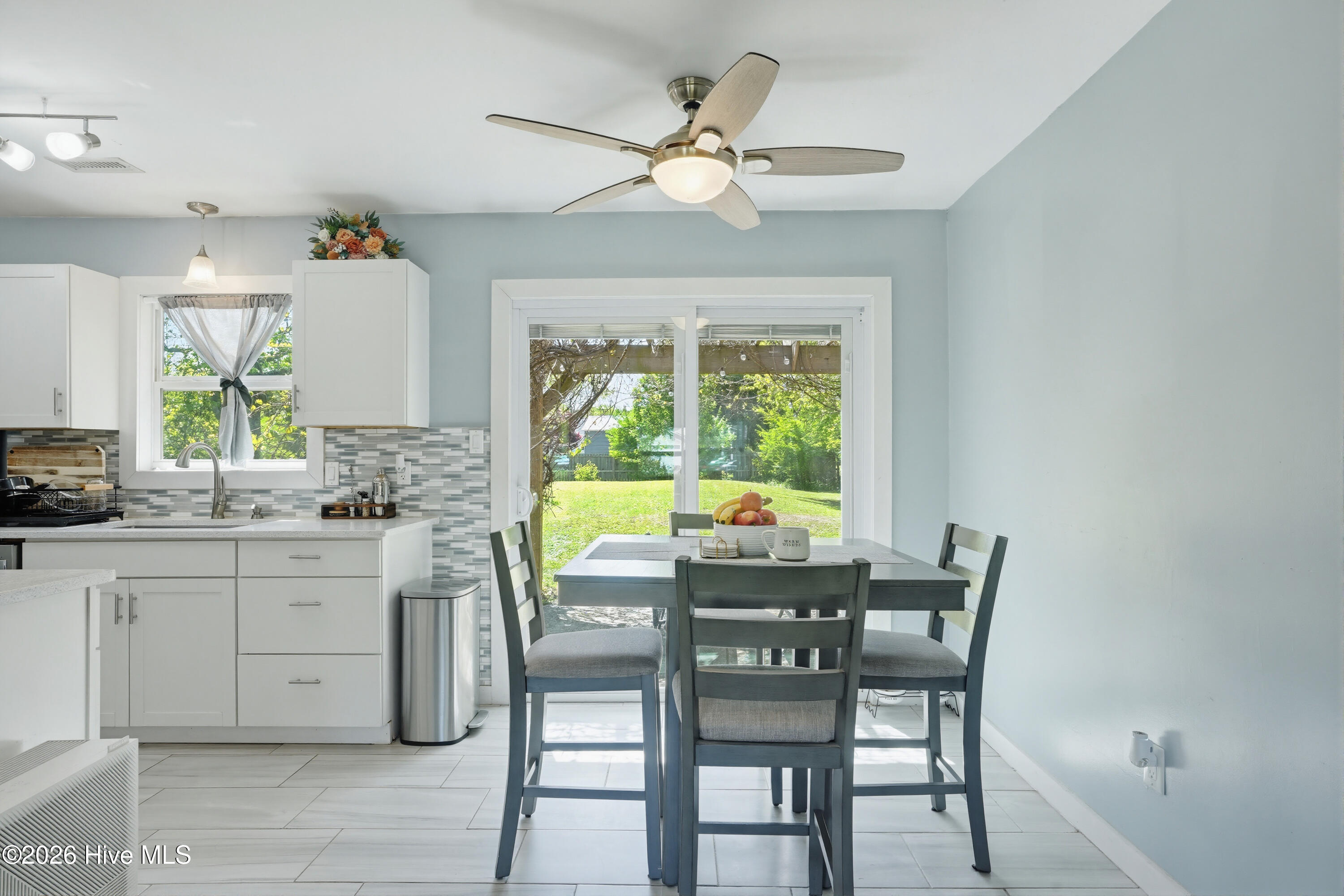 1698 Old Folkstone Road