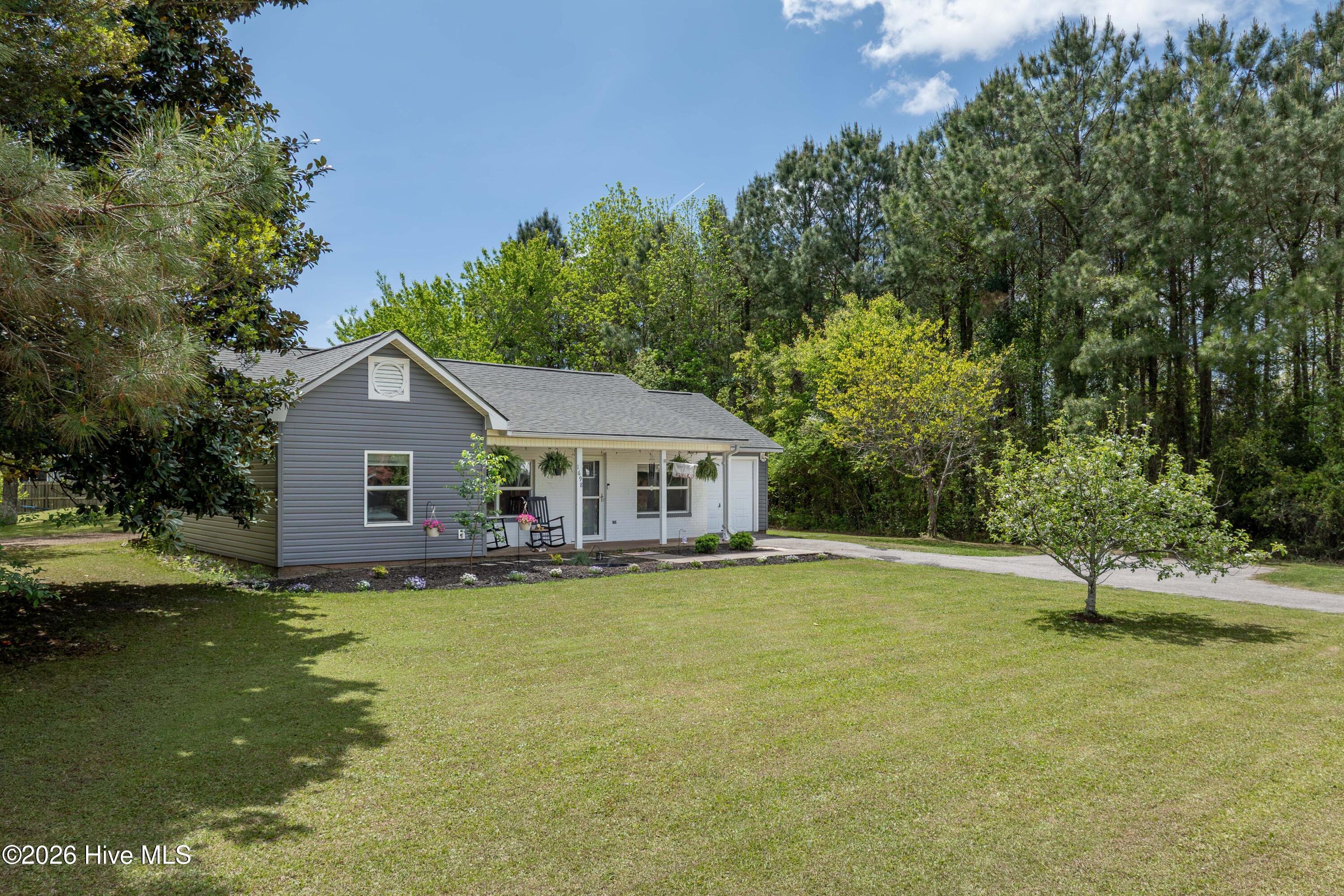 1698 Old Folkstone Road