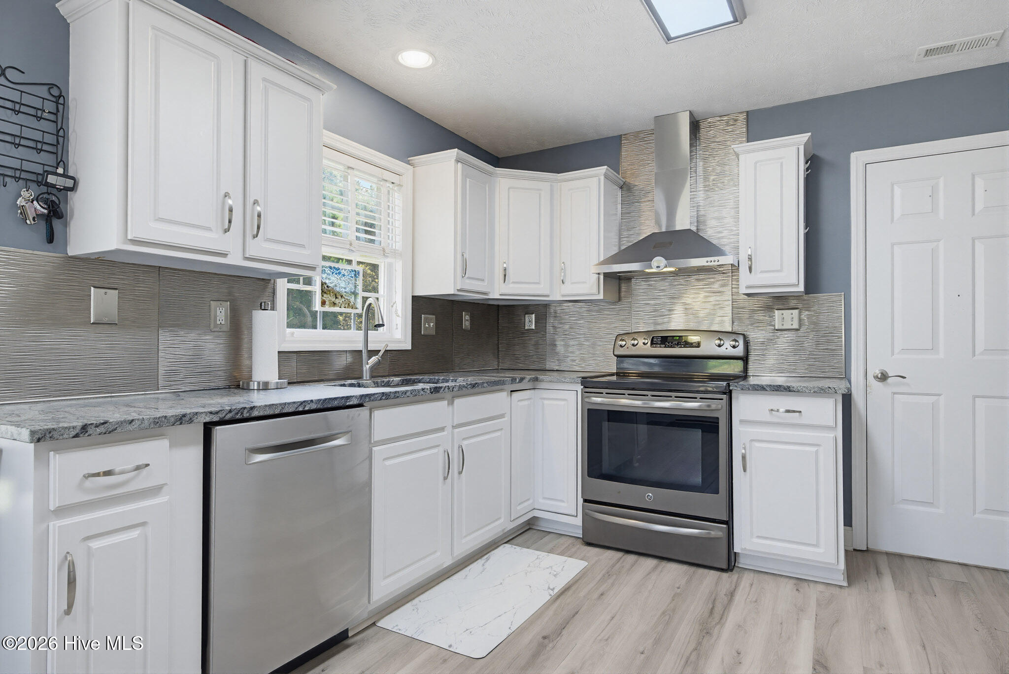 303 E Regent Court