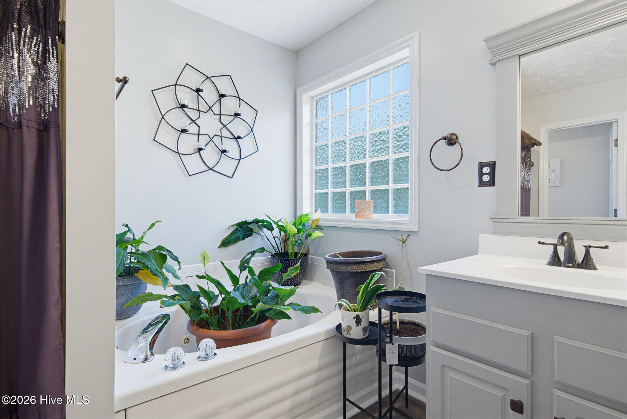 303 E Regent Court