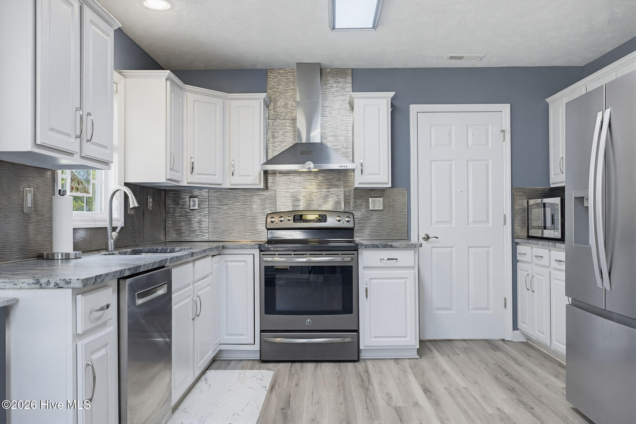 303 E Regent Court