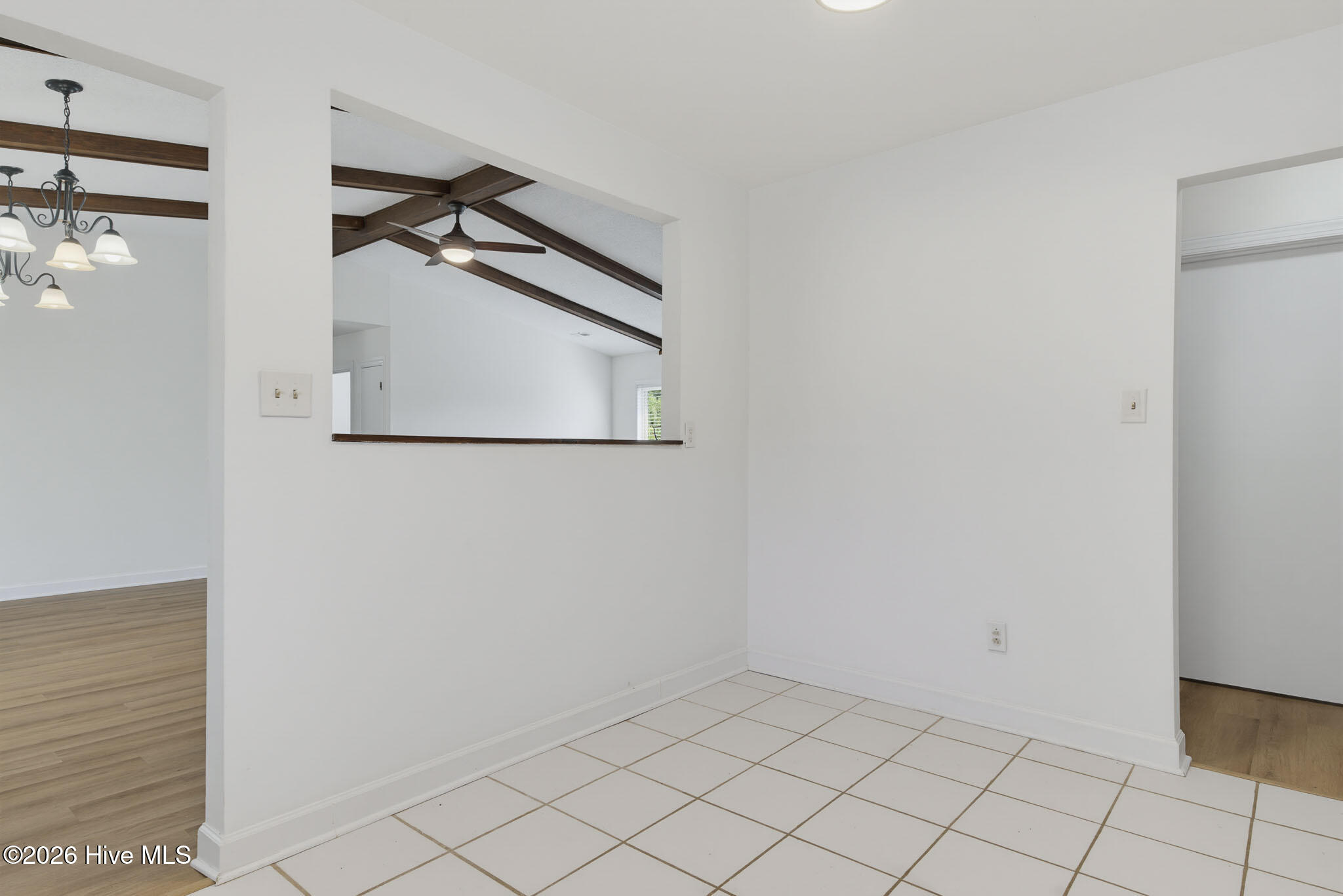 305 W Willowood Lane