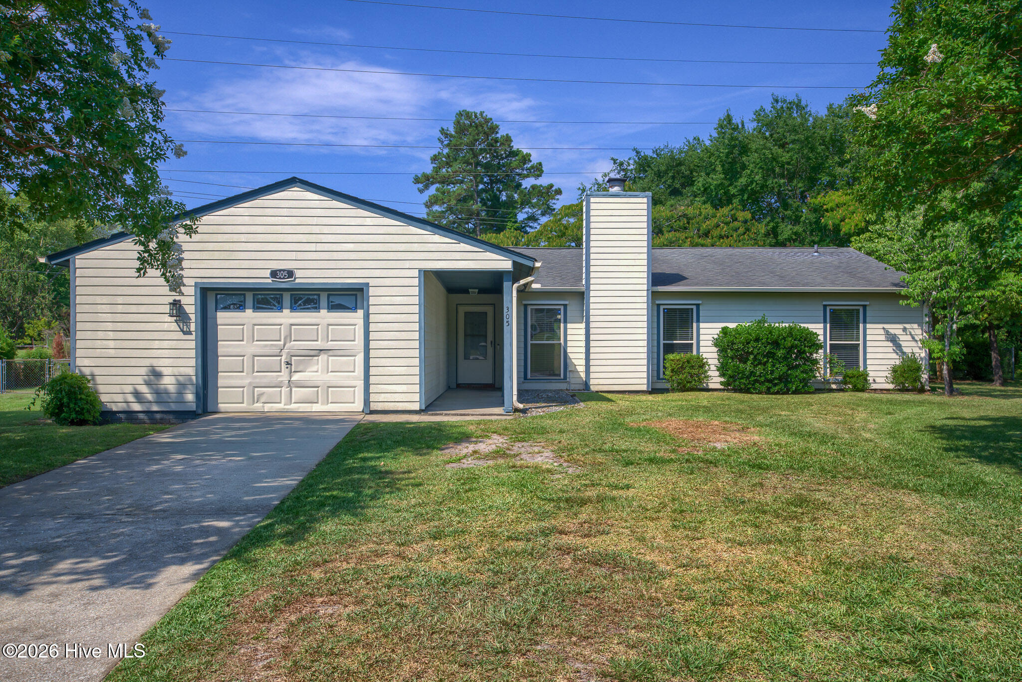 305 W Willowood Lane