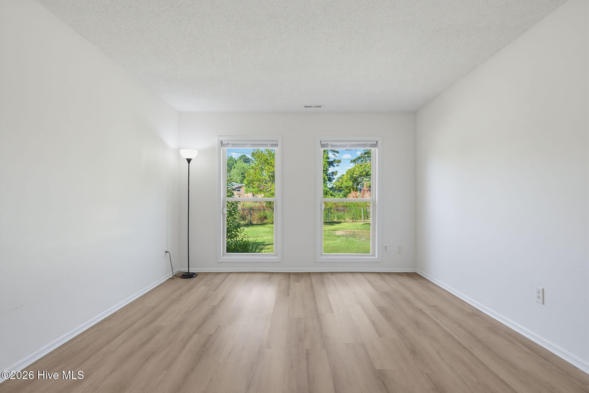 305 W Willowood Lane