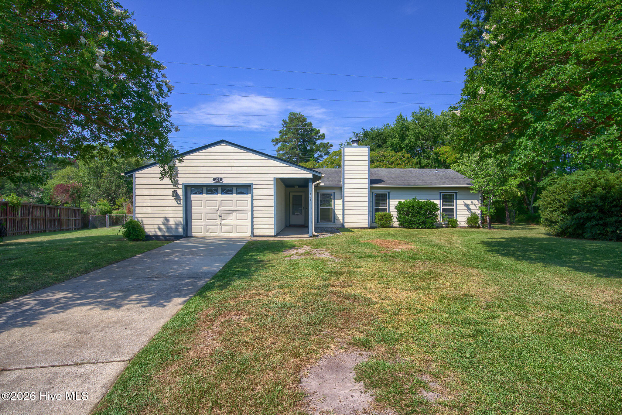 305 W Willowood Lane