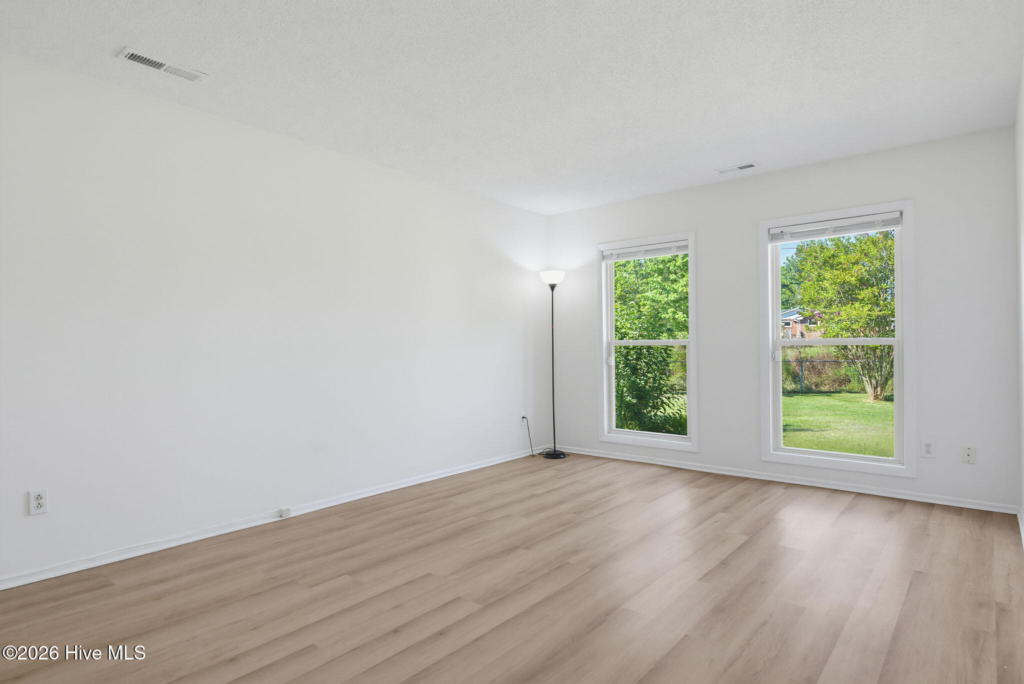 305 W Willowood Lane