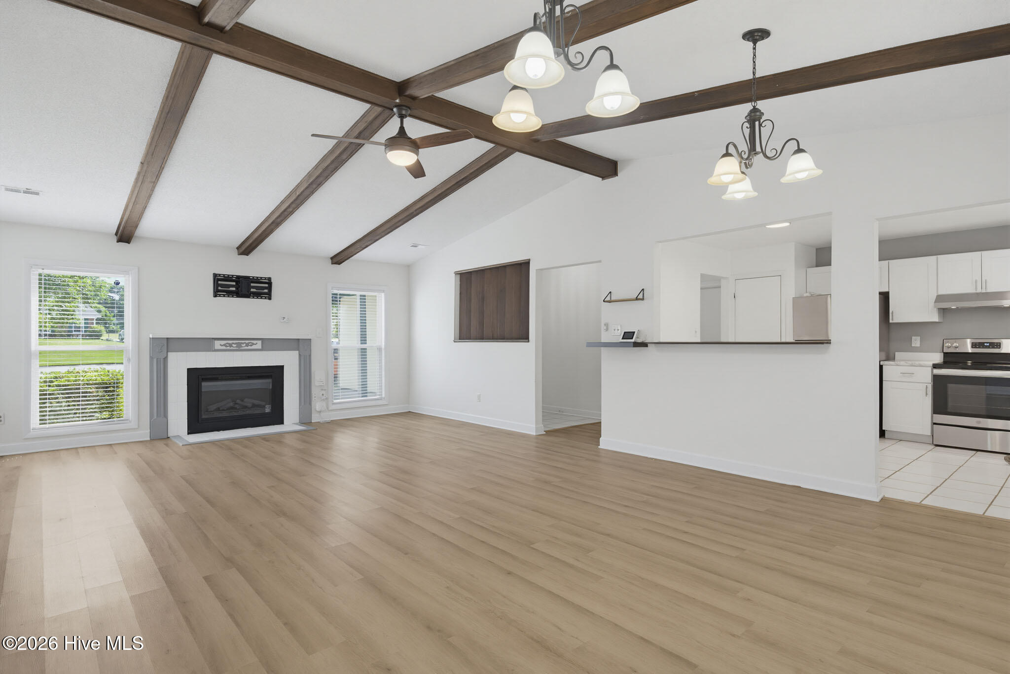 305 W Willowood Lane