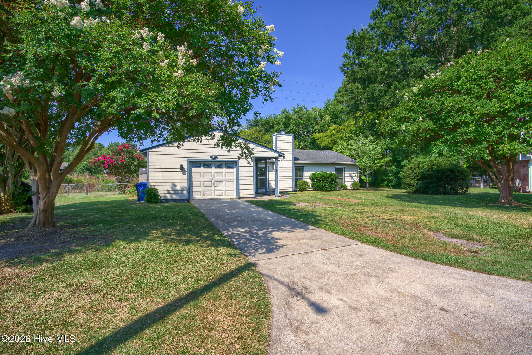 305 W Willowood Lane