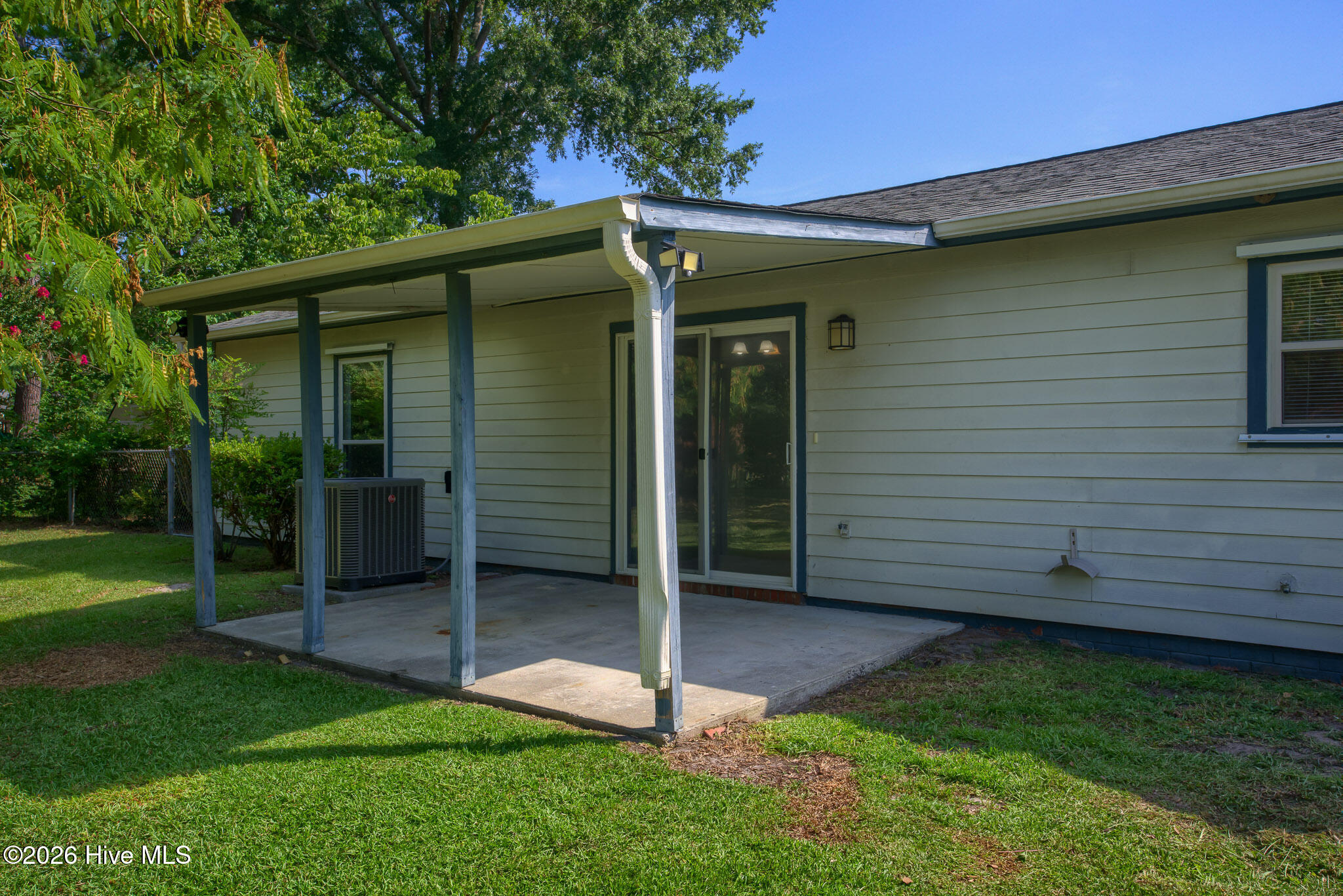 305 W Willowood Lane