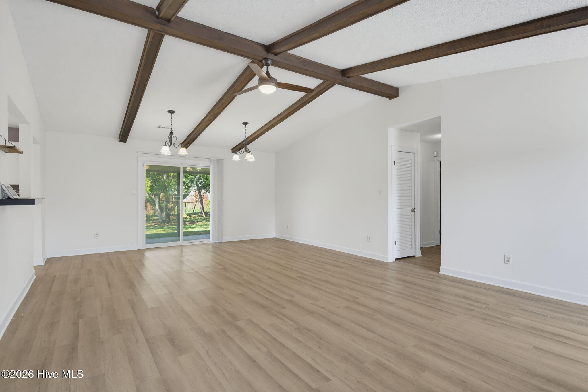 305 W Willowood Lane