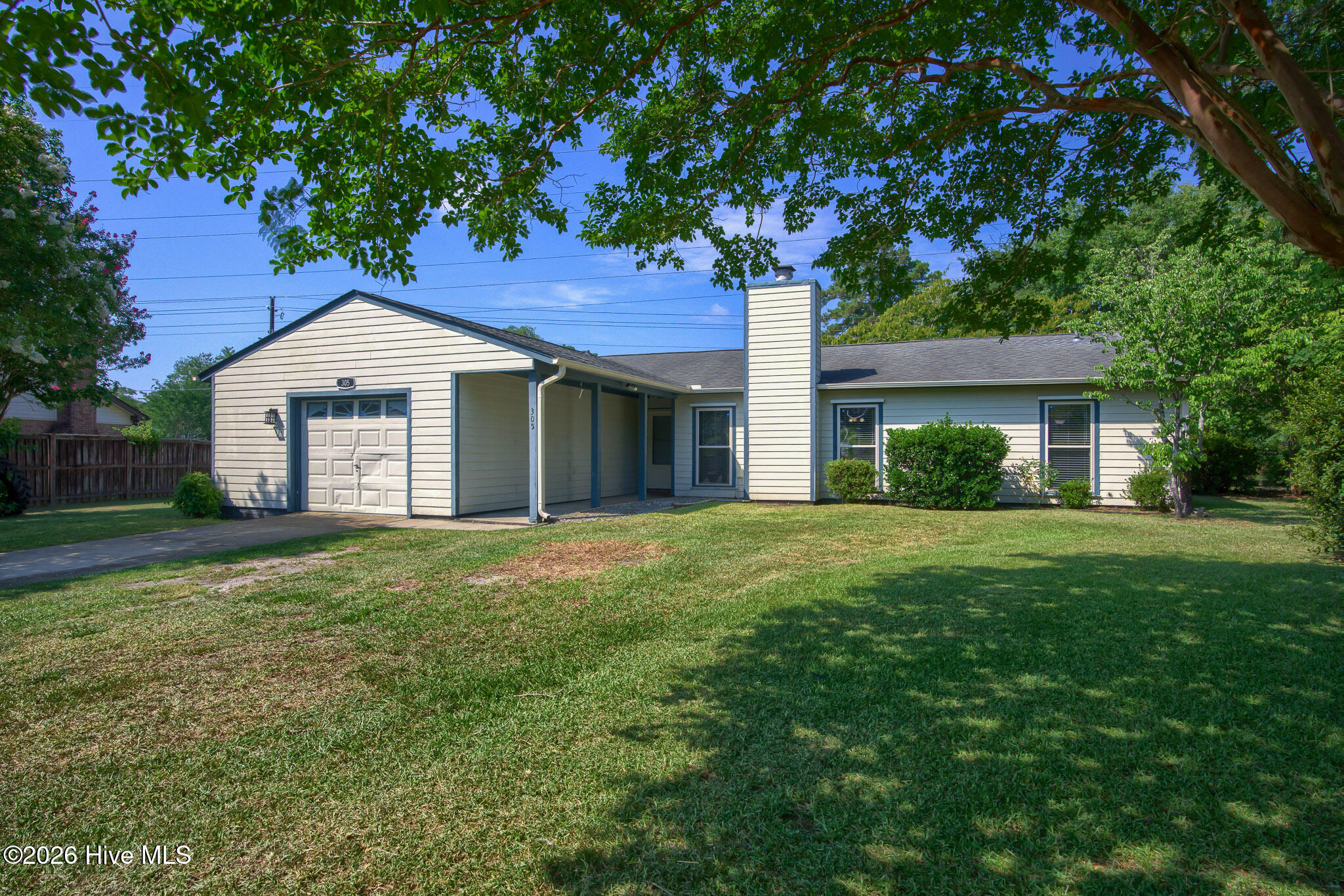 305 W Willowood Lane