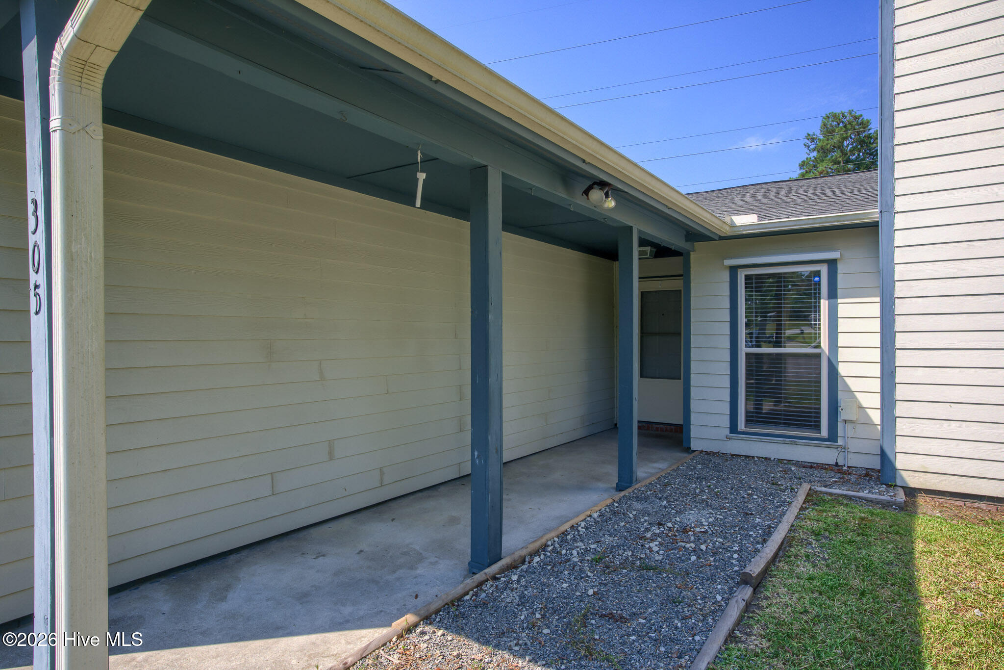 305 W Willowood Lane