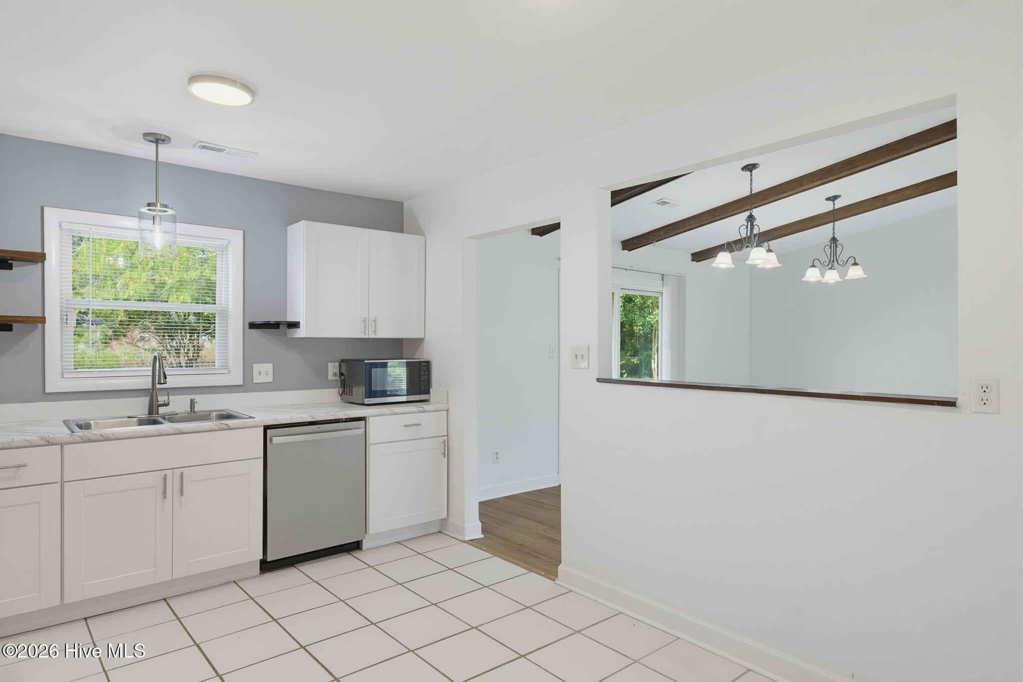 305 W Willowood Lane