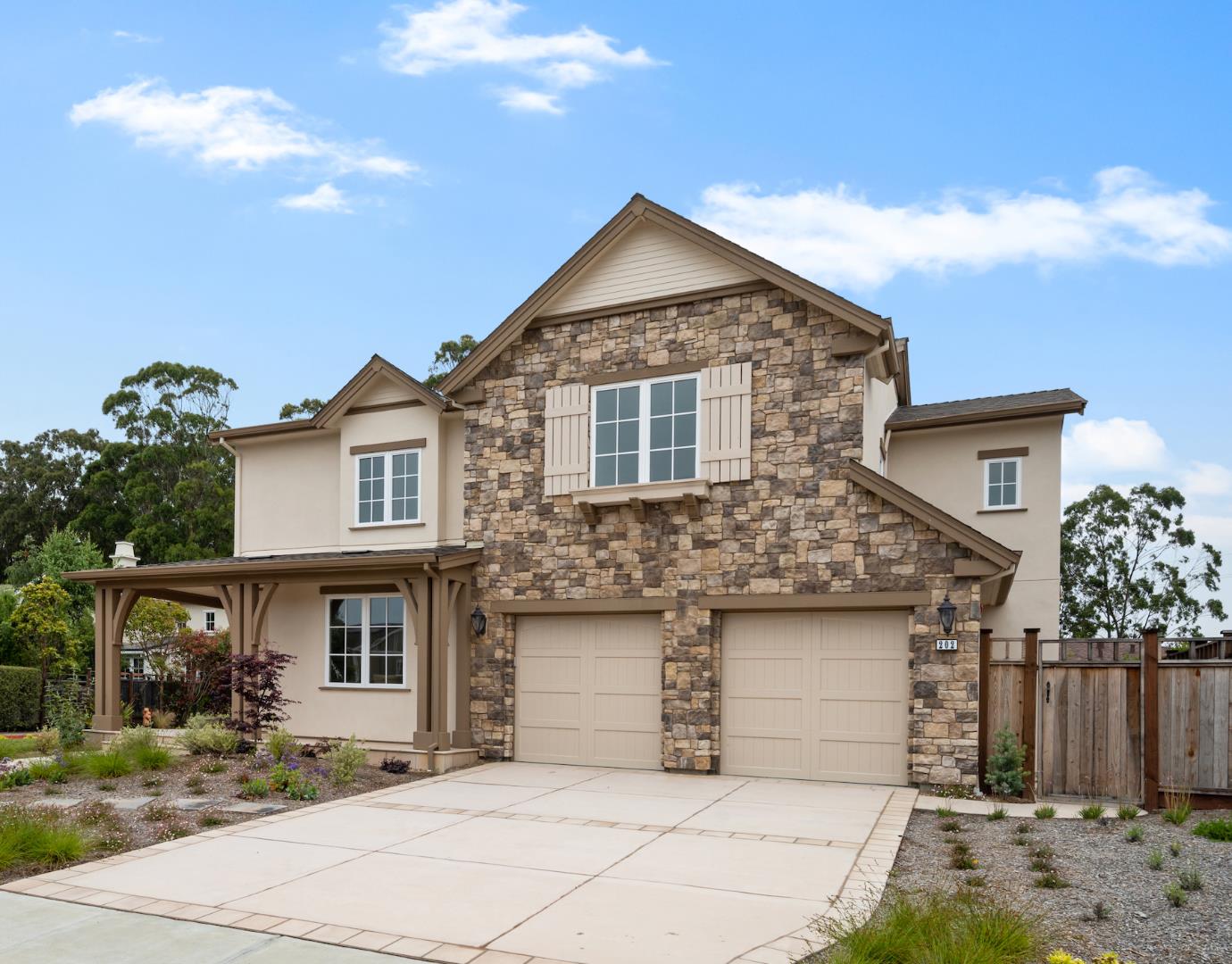 202 Carnoustie CT