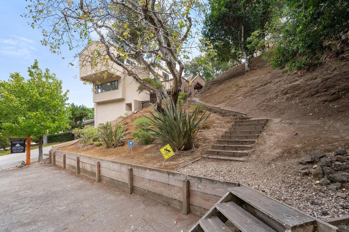 901 Laurelwood Drive