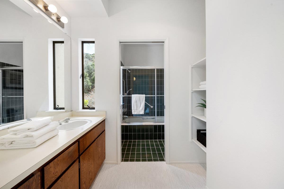 901 Laurelwood Drive