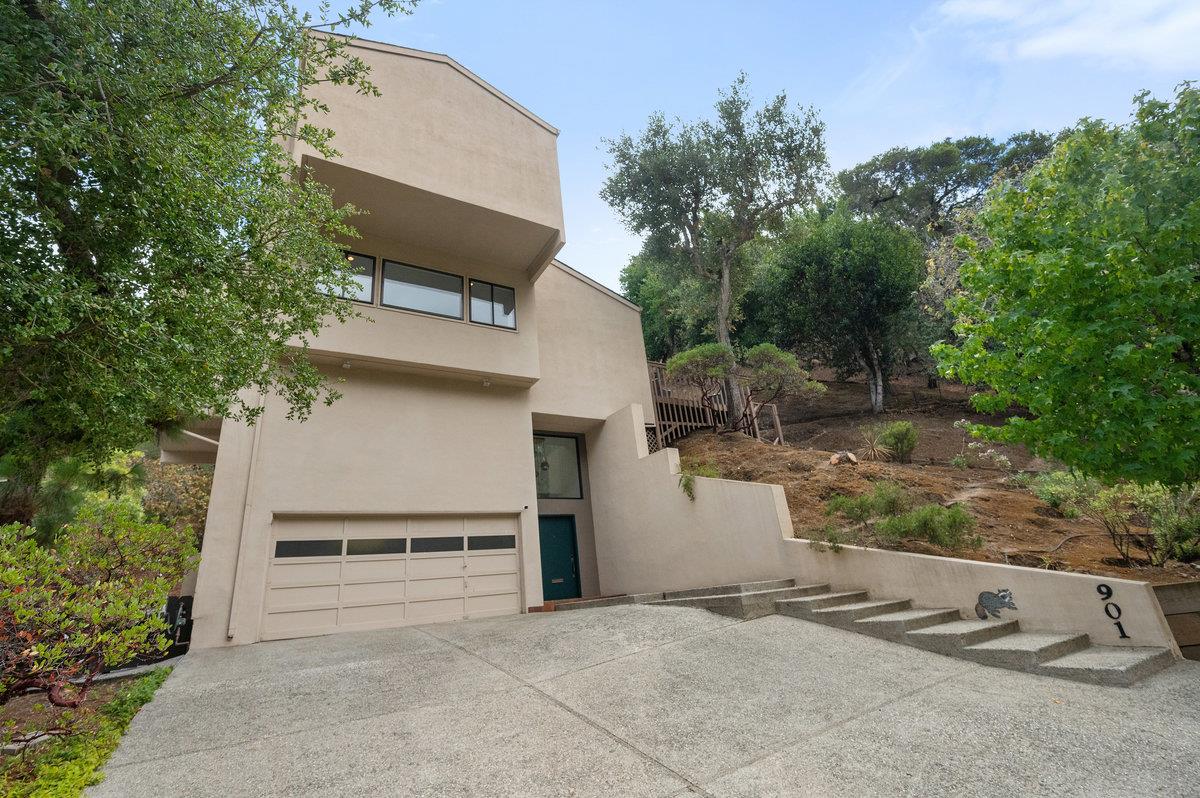 901 Laurelwood Drive