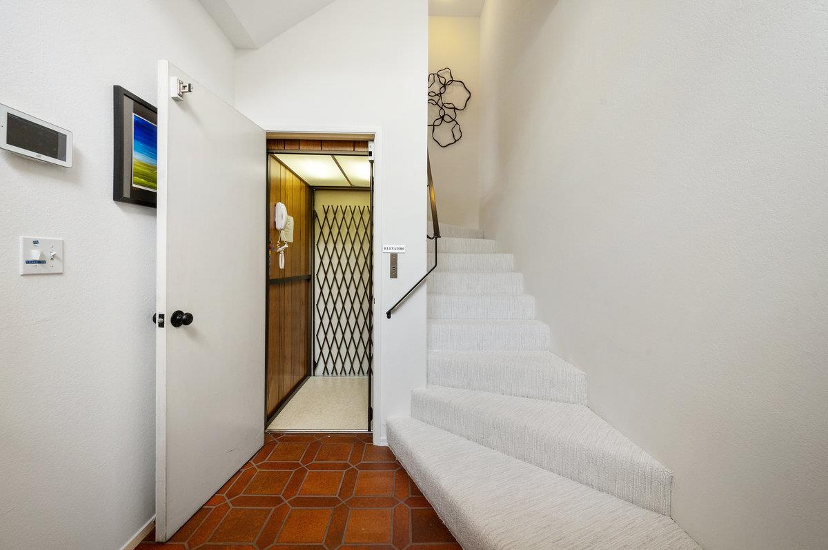 901 Laurelwood Drive